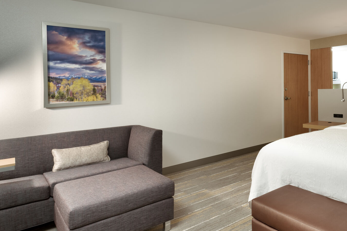 King Bed with Lounge Area