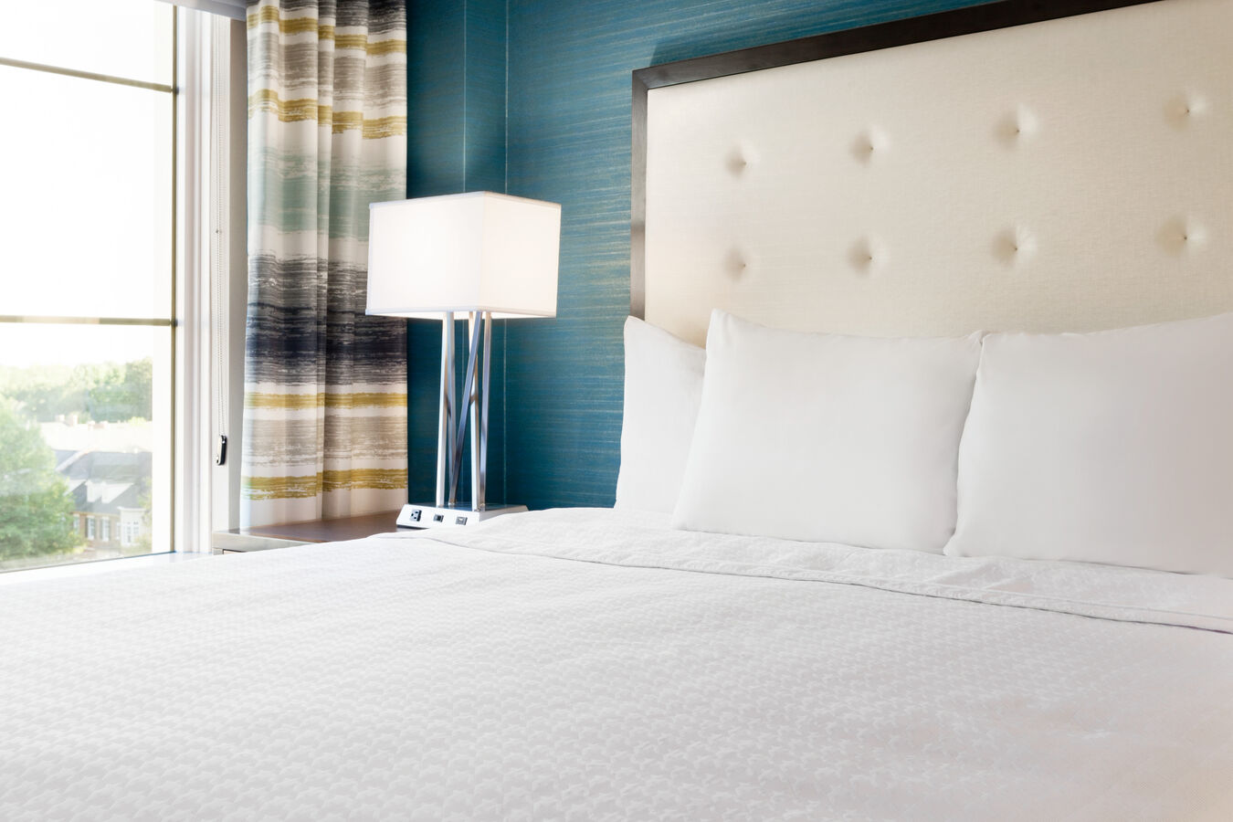 客房(1 張特大床)臥室