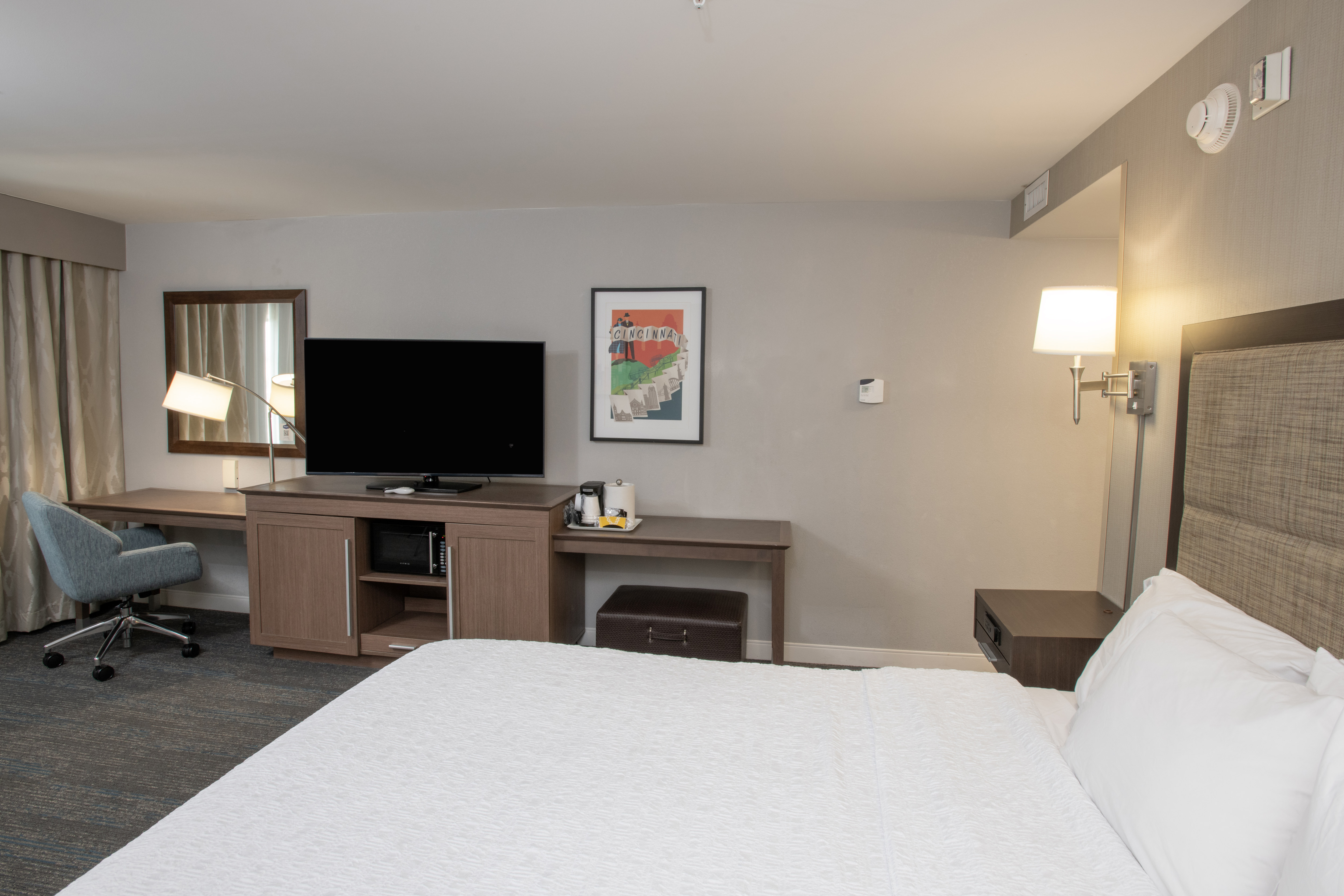 Large Bed, HDTV and Desk Area in a Guest Room