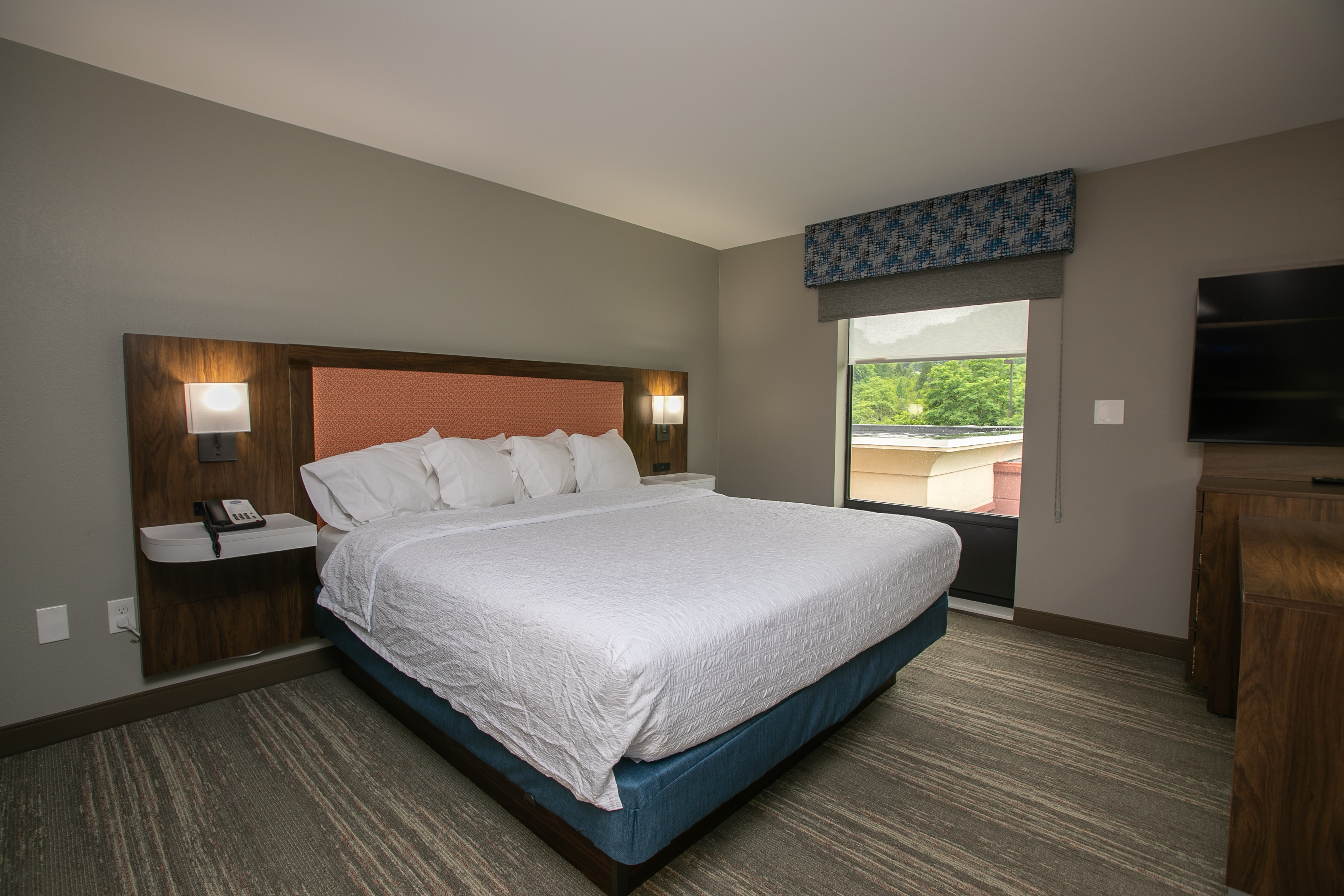 Guest room with a one bed.