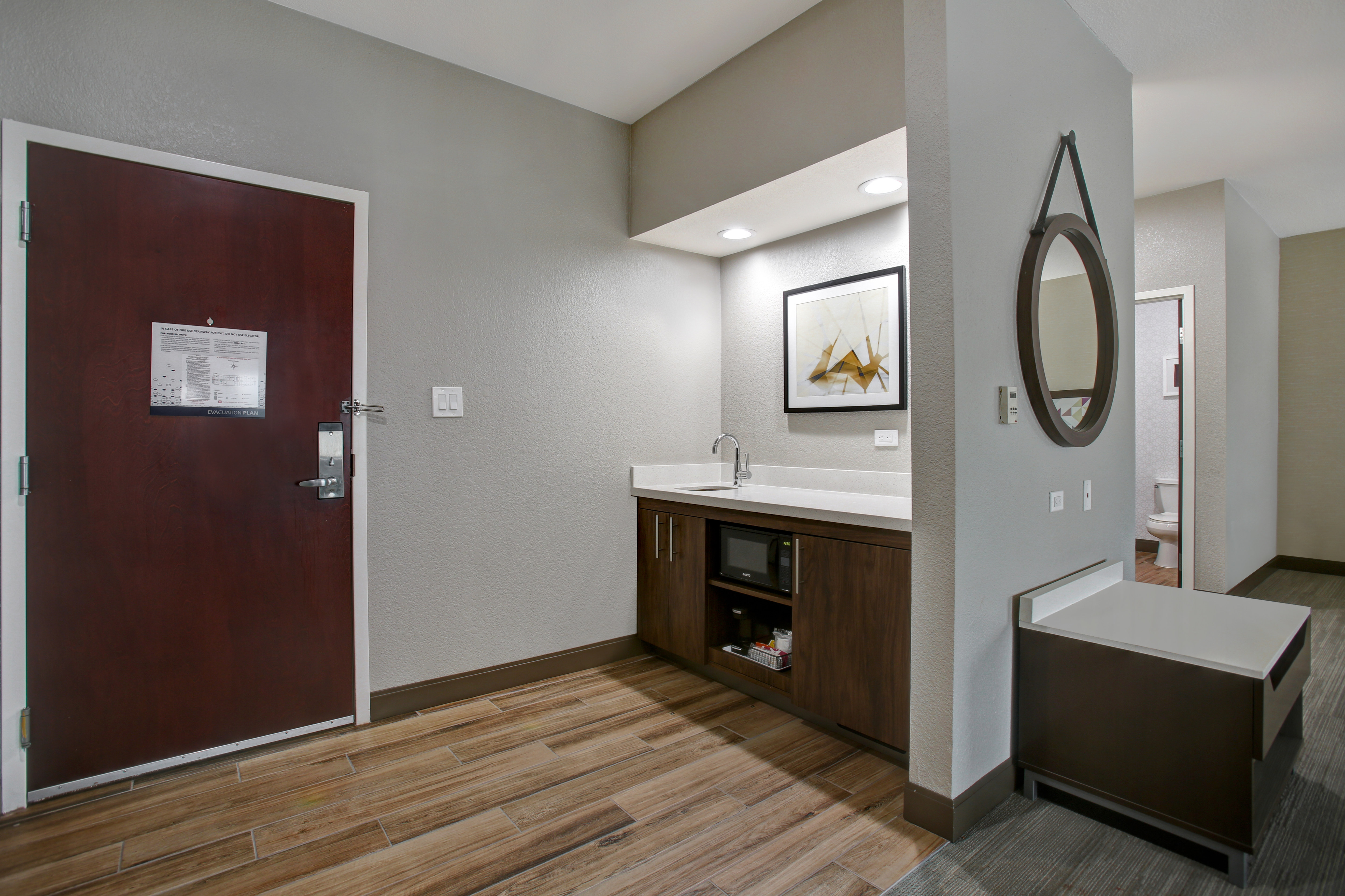 Guestroom With Wet Bar