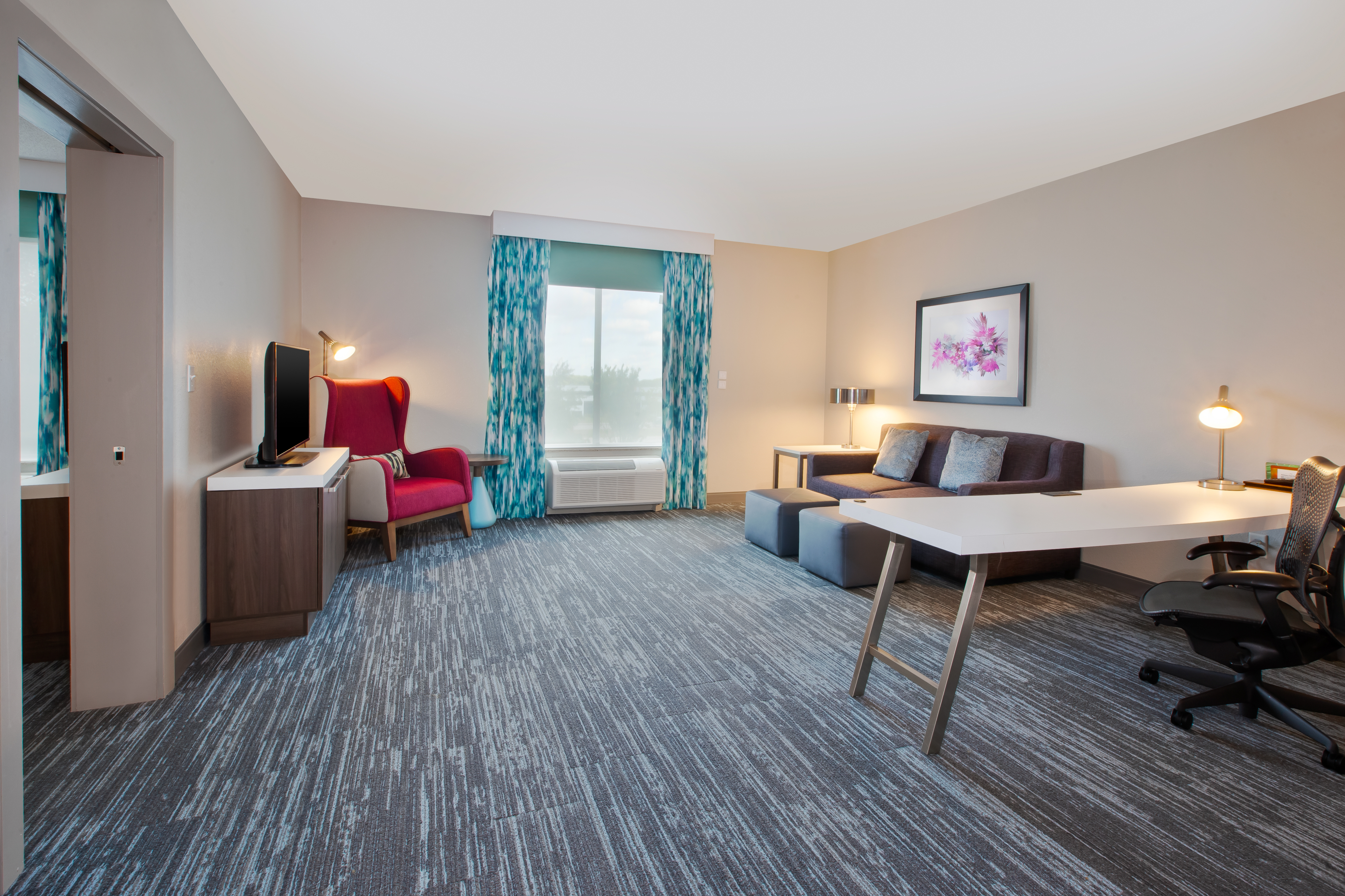 guest suite lounge area, tv, sofa, work desk