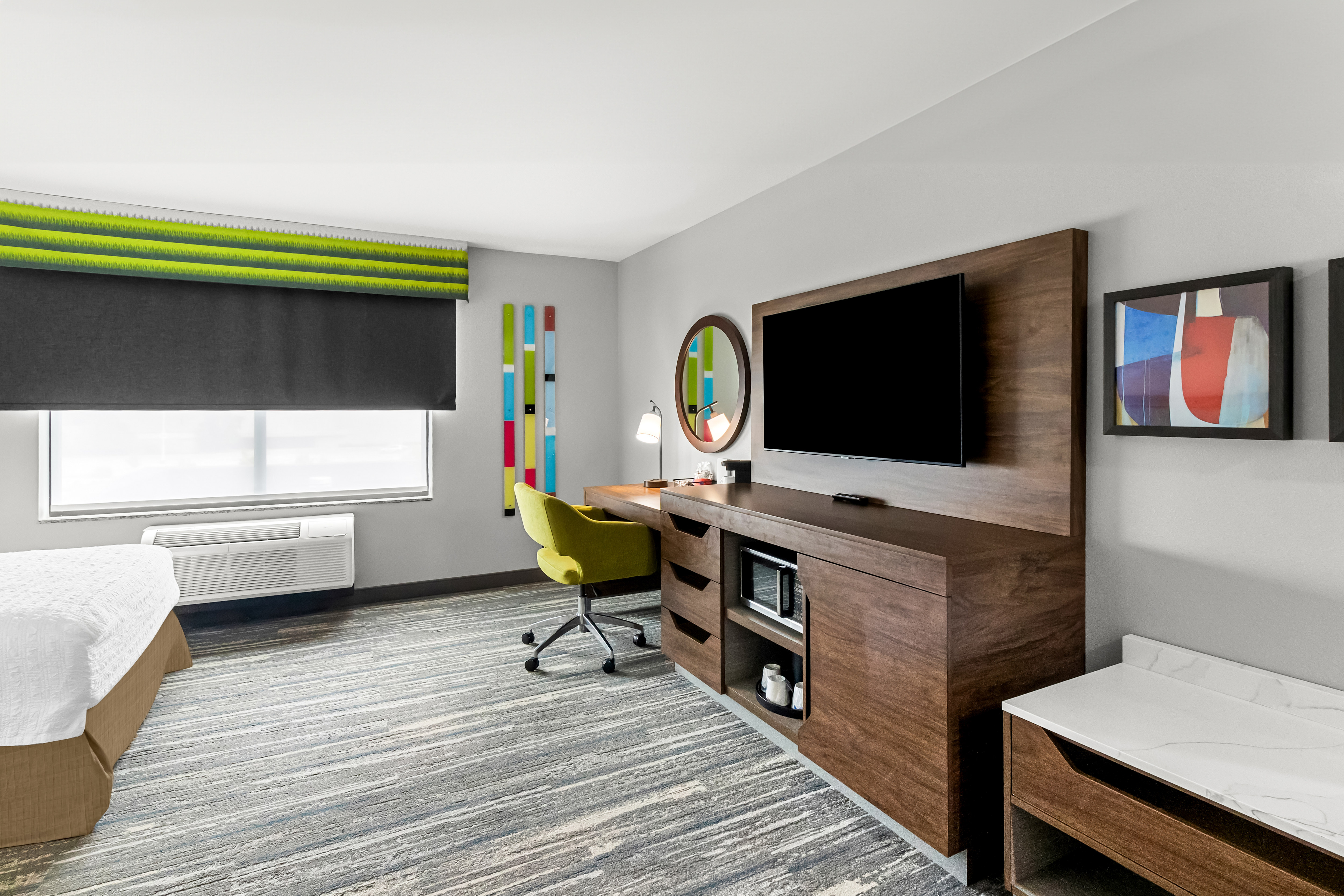 double beds room with TV area