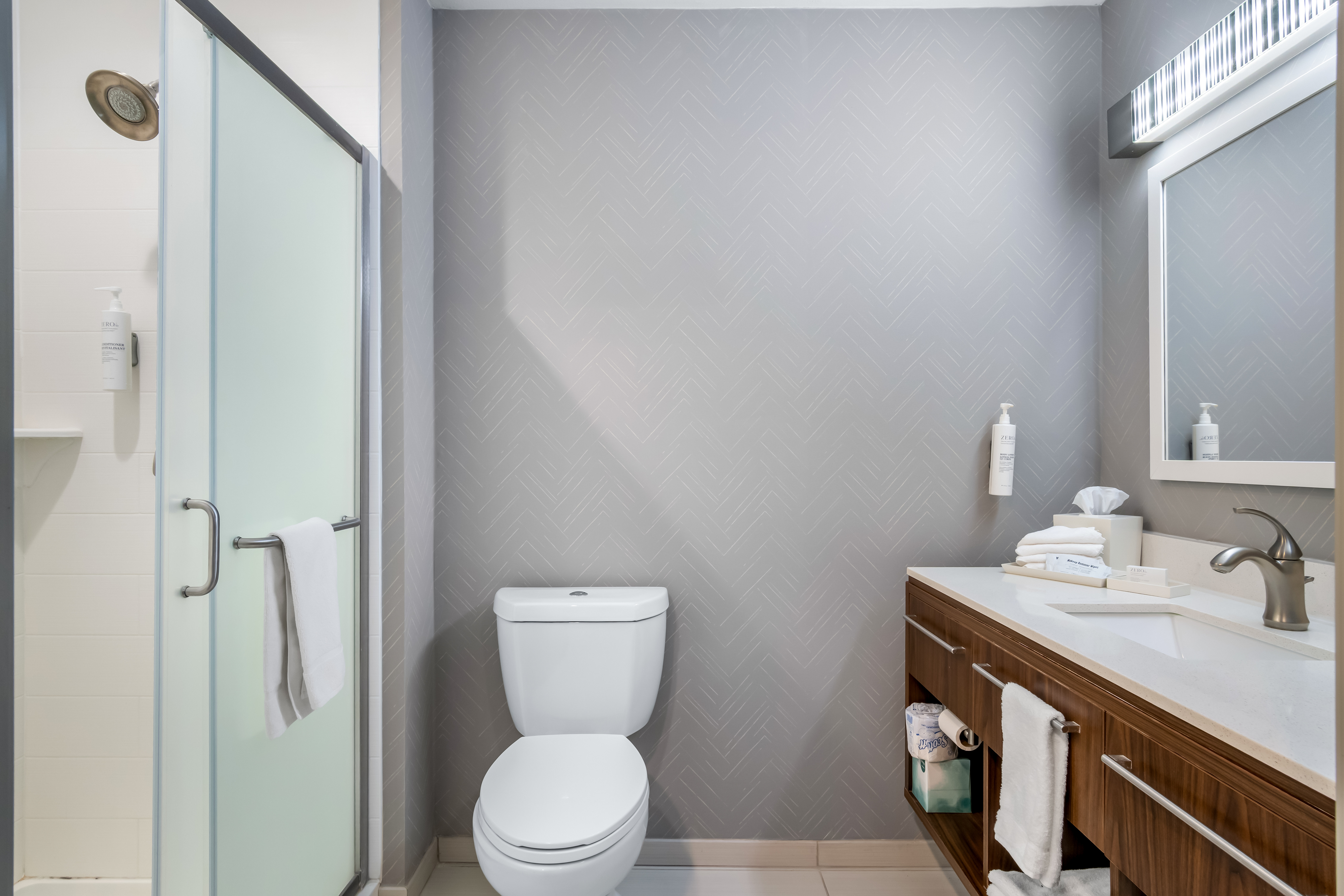 standard bathroom with sink, toilet, and shower