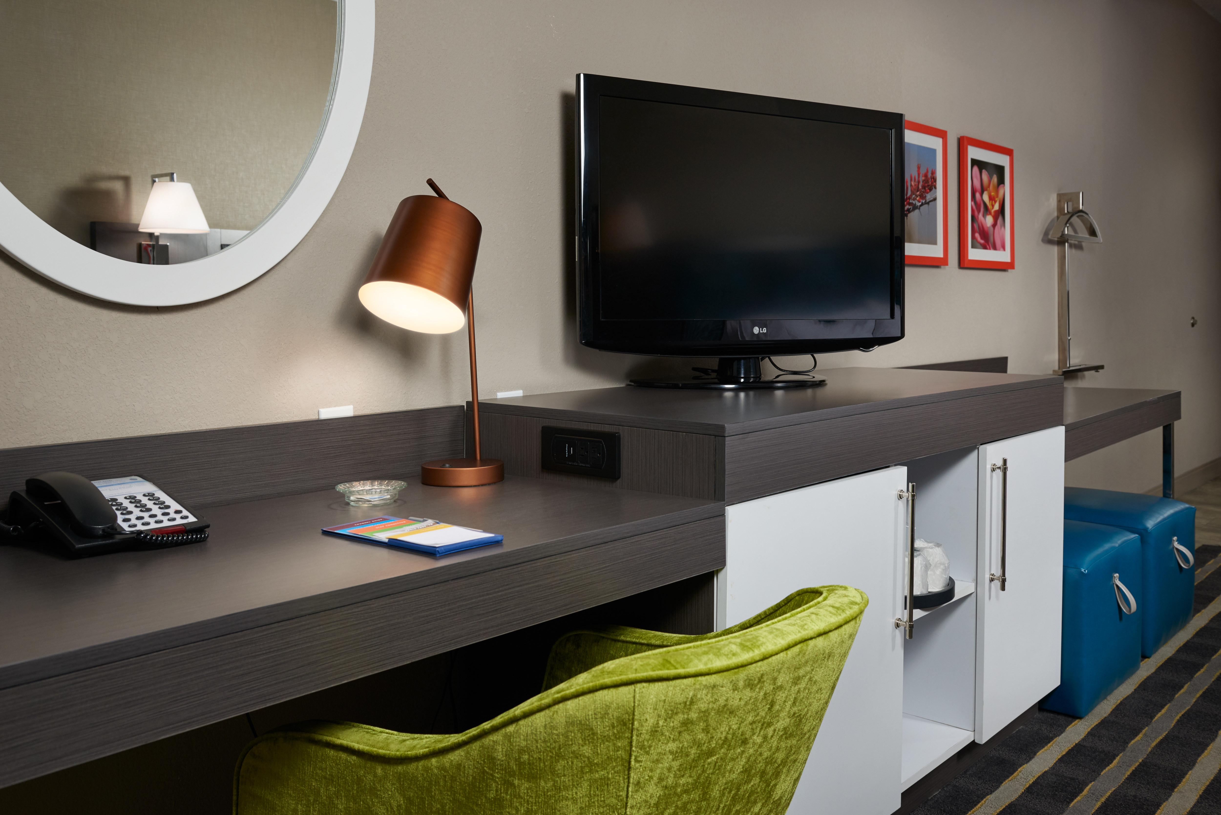Guest Work Desk Area