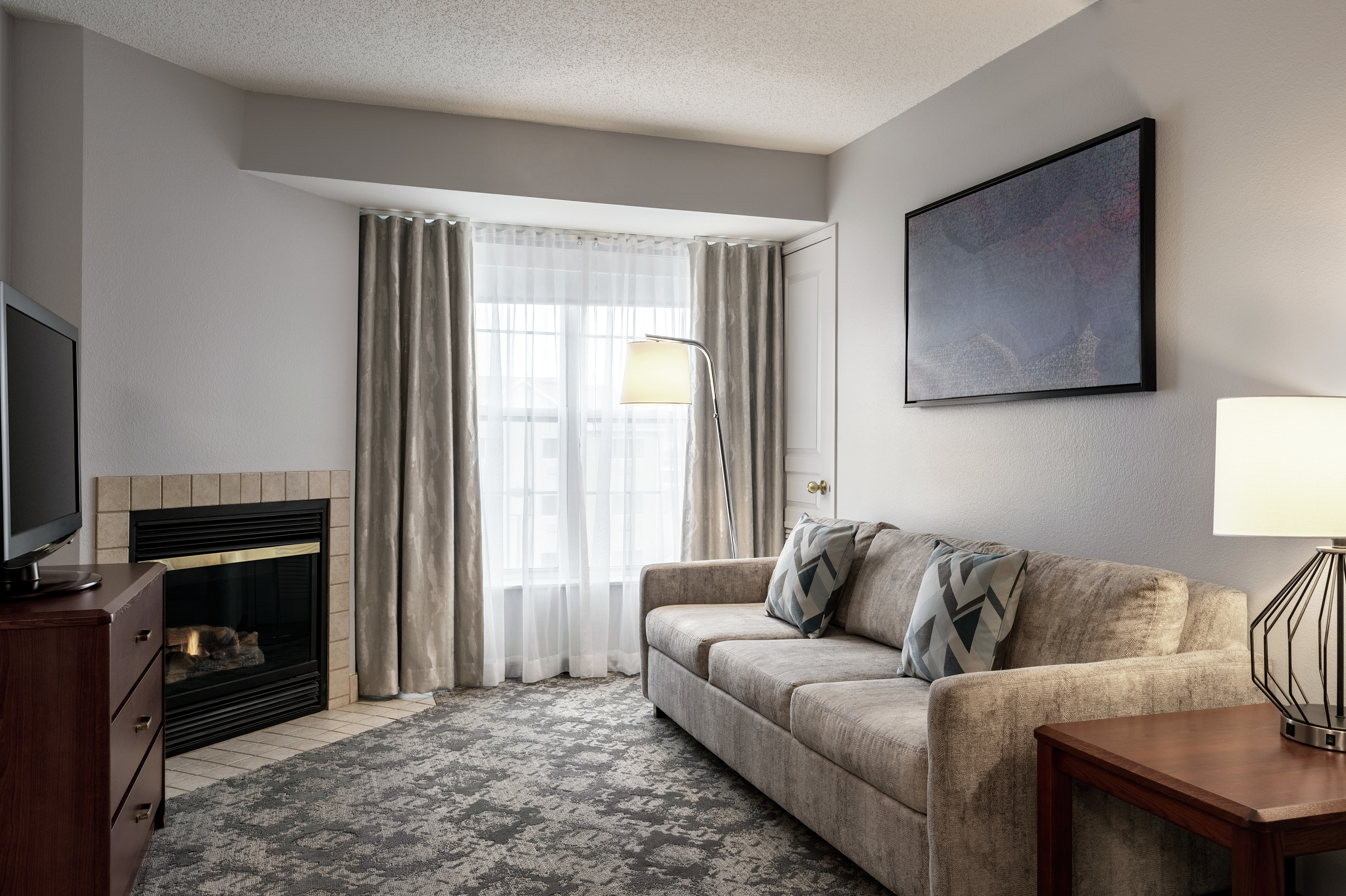 2 Q Bed 2 Bedroom 2 Bath Fireplace Suite