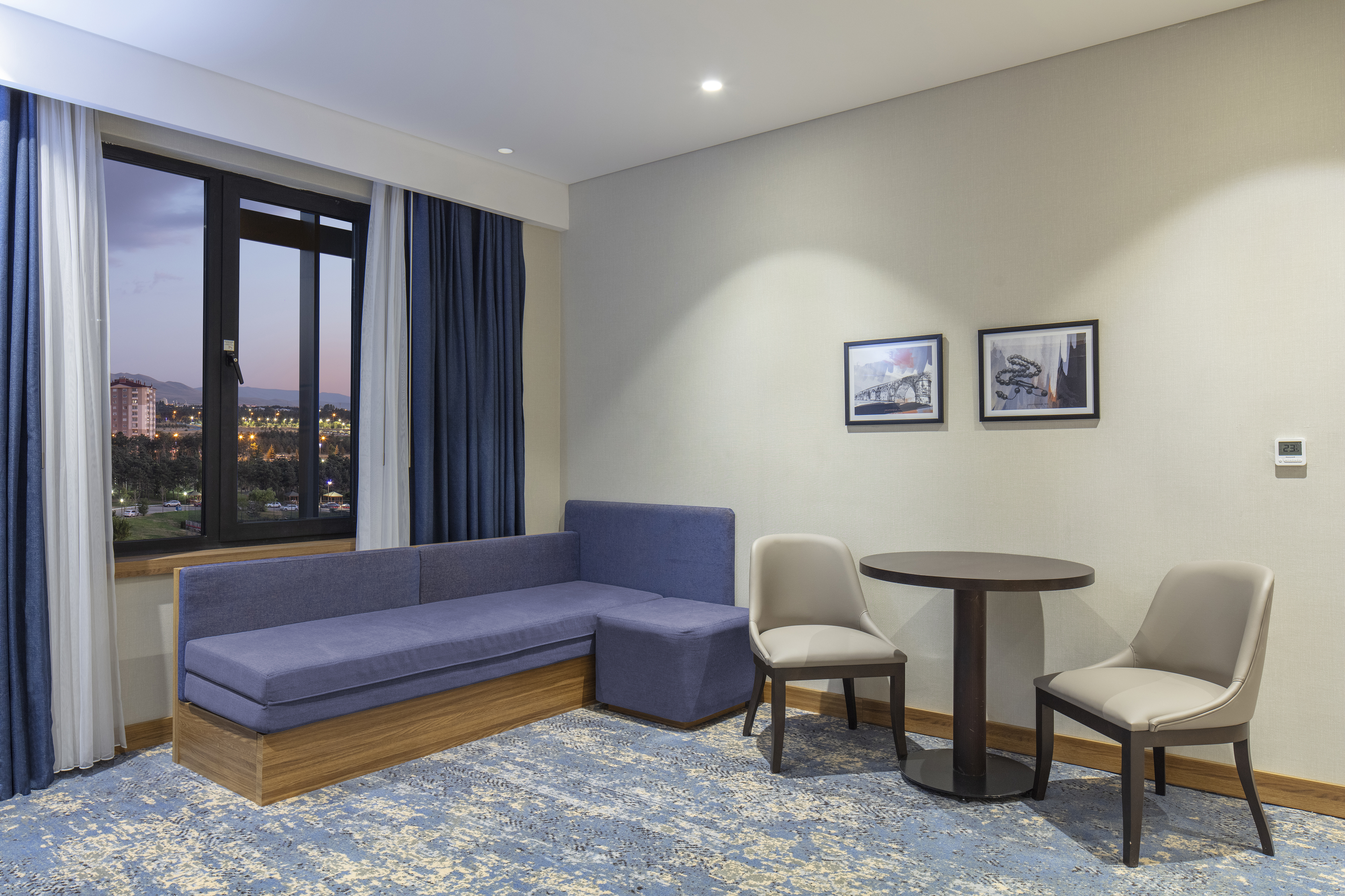King Suite With Seating Area