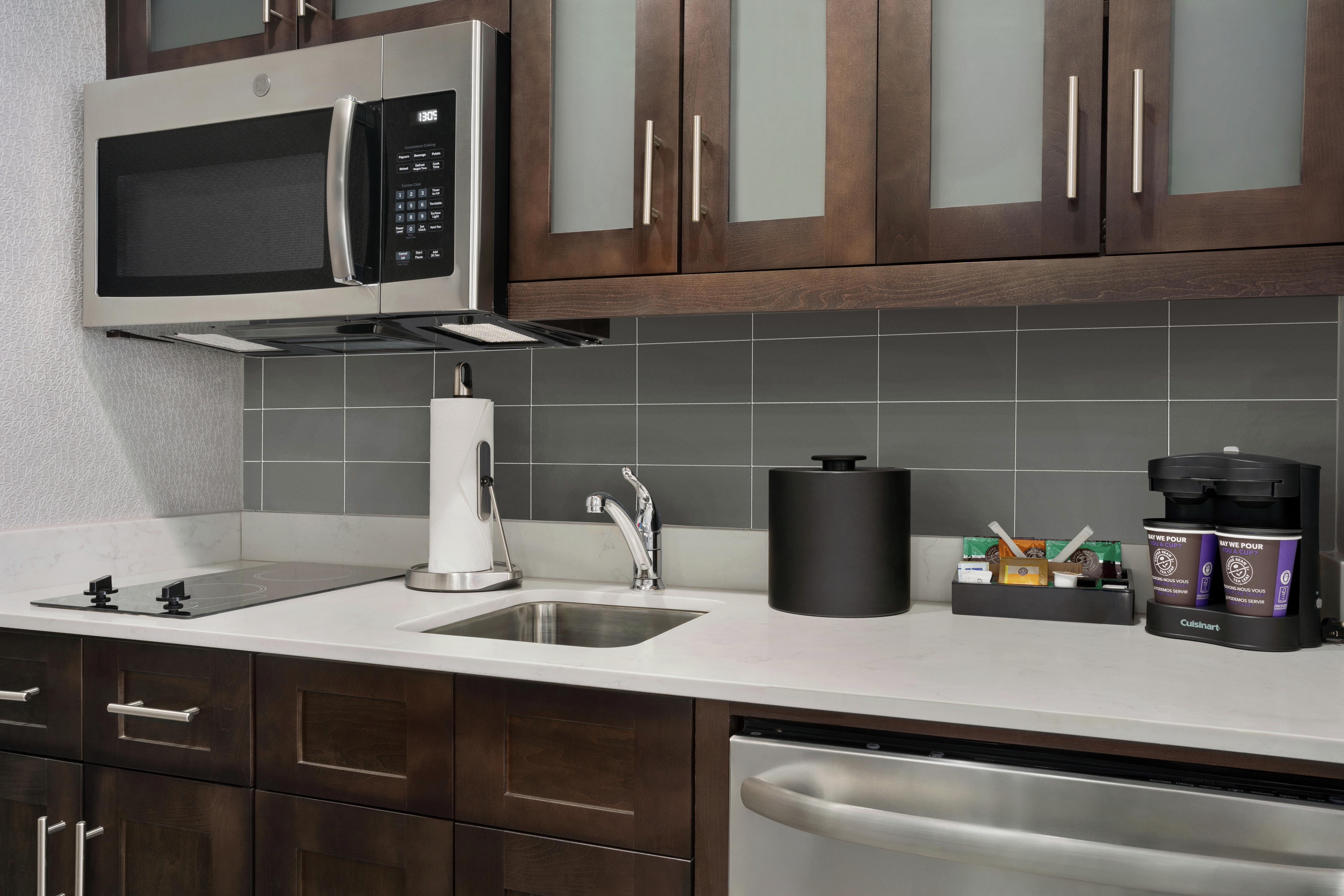 King Guestroom Suite Kitchen 