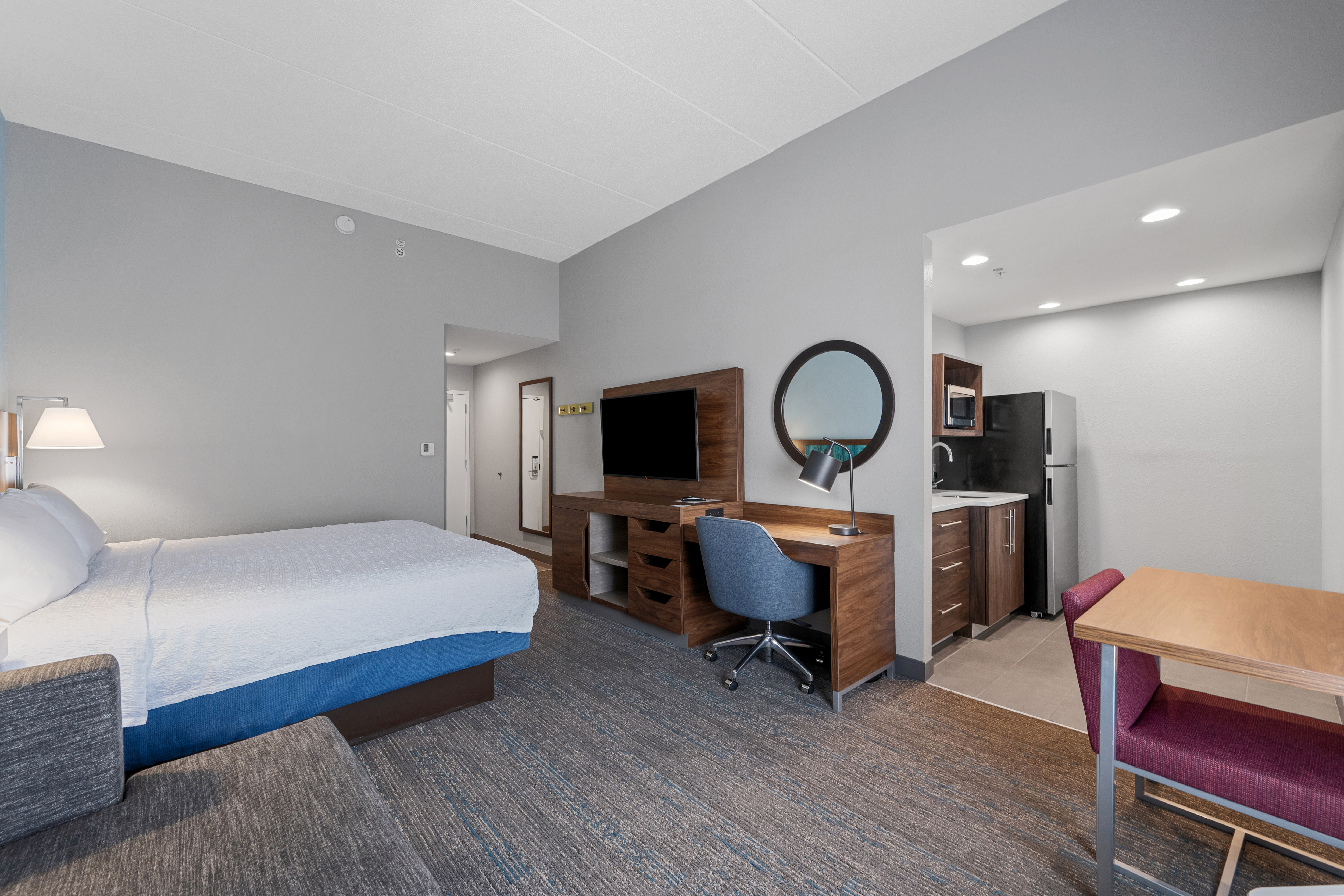 1 King Bedroom With Kitchen