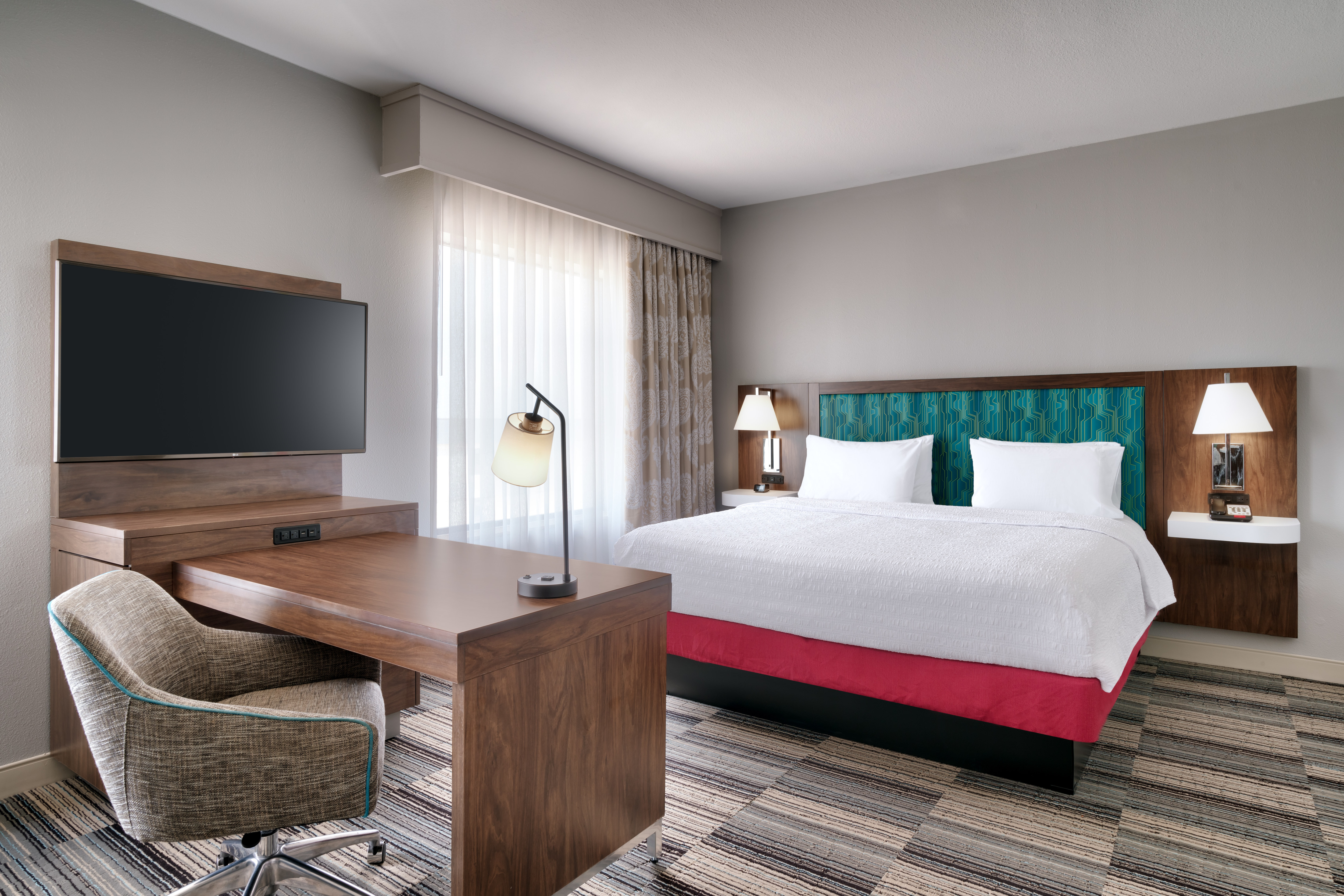 guest suite, 1 king bed, tv, work desk