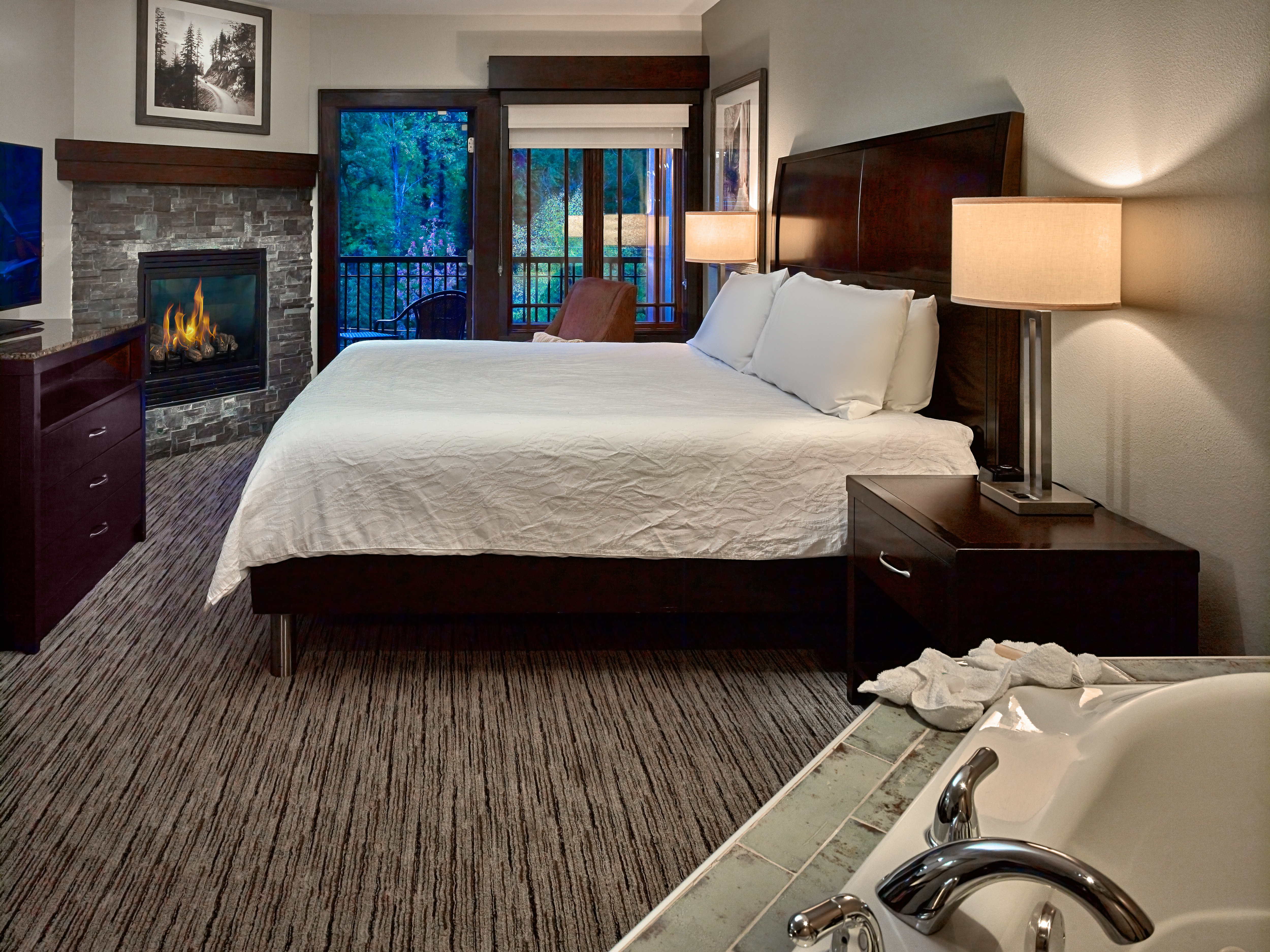 king bed guest room, whirlpool tub, fireplace