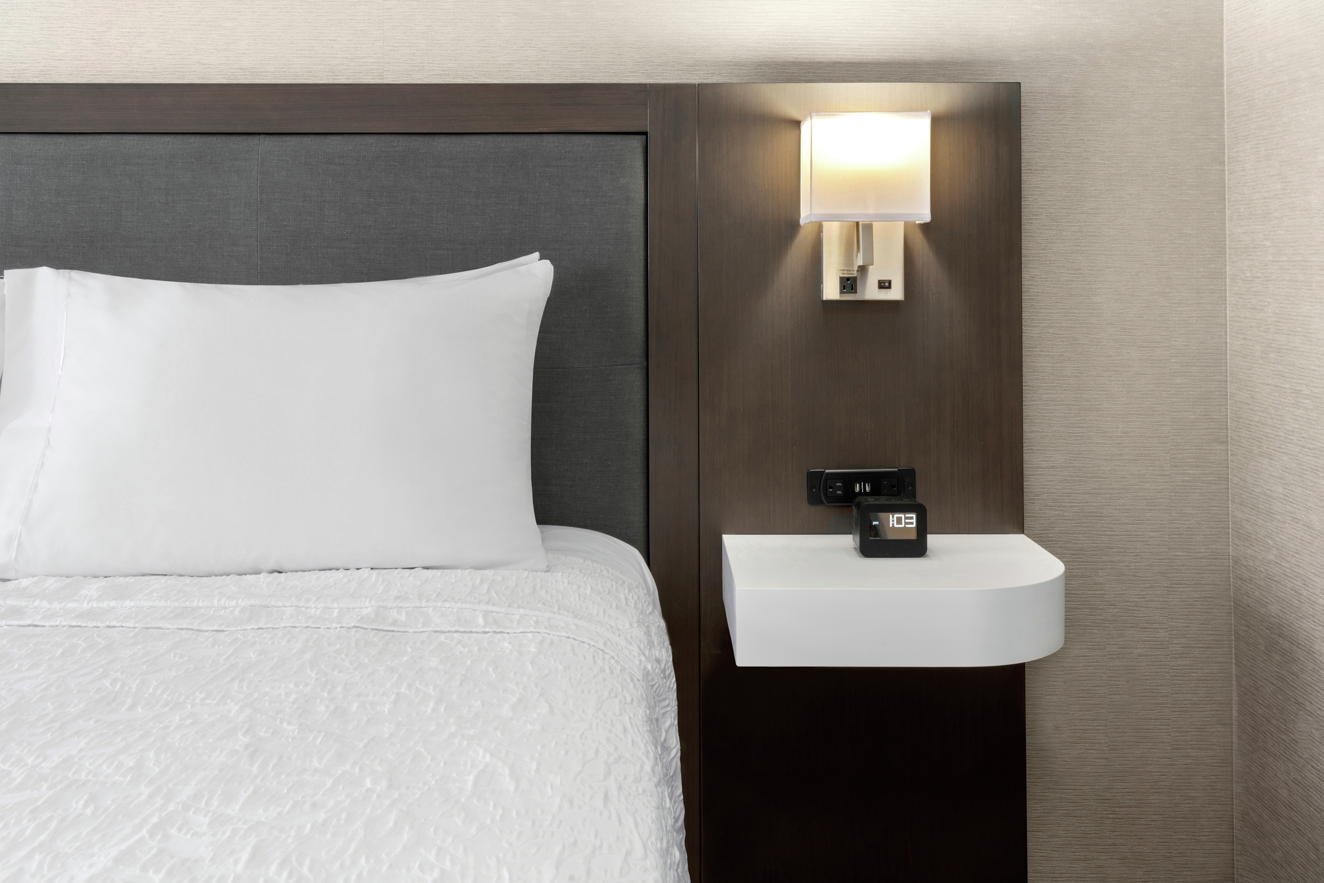 King Deluxe Corner Guest Room Bed Detail