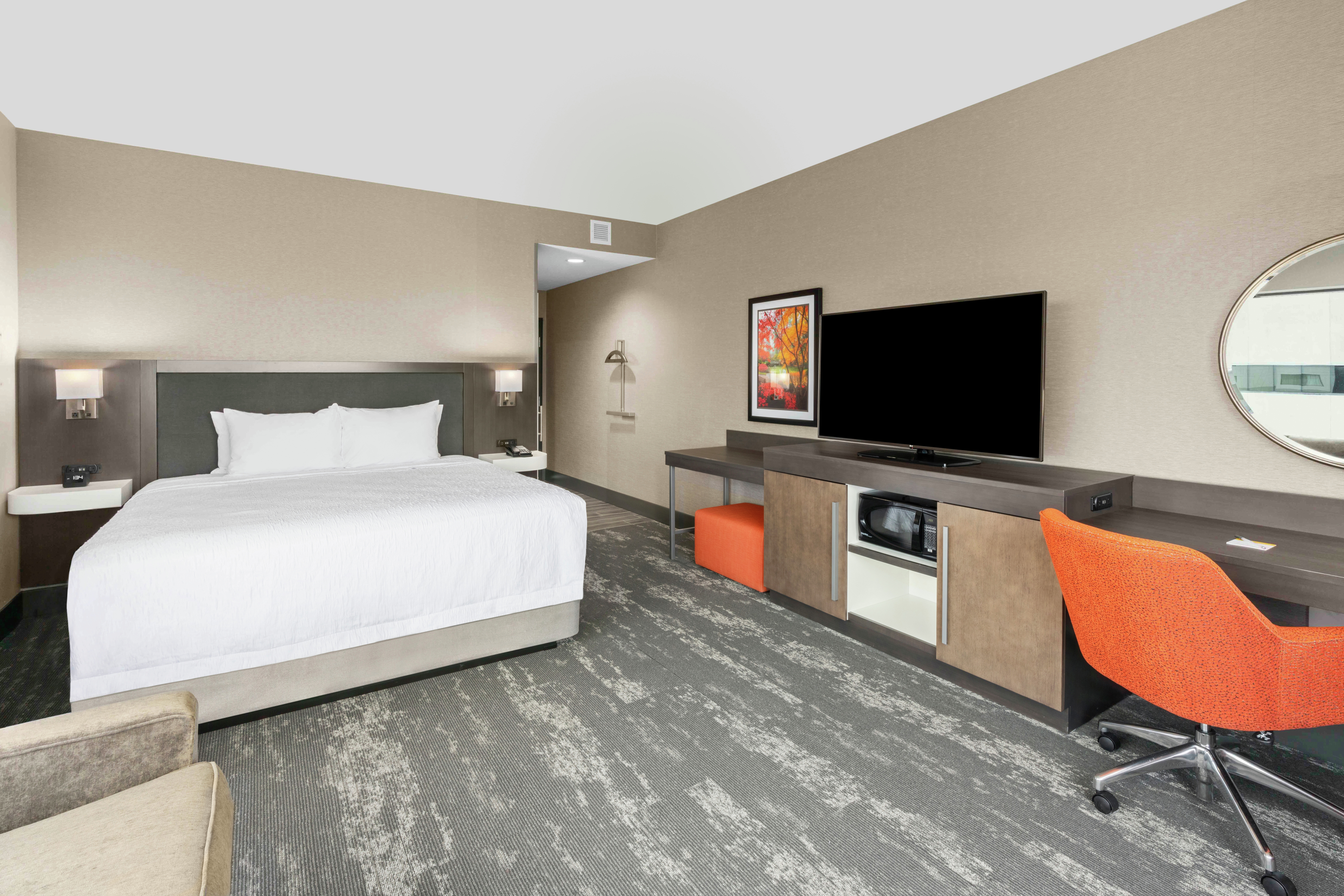 King Sofa-Bed with City View Guest Room