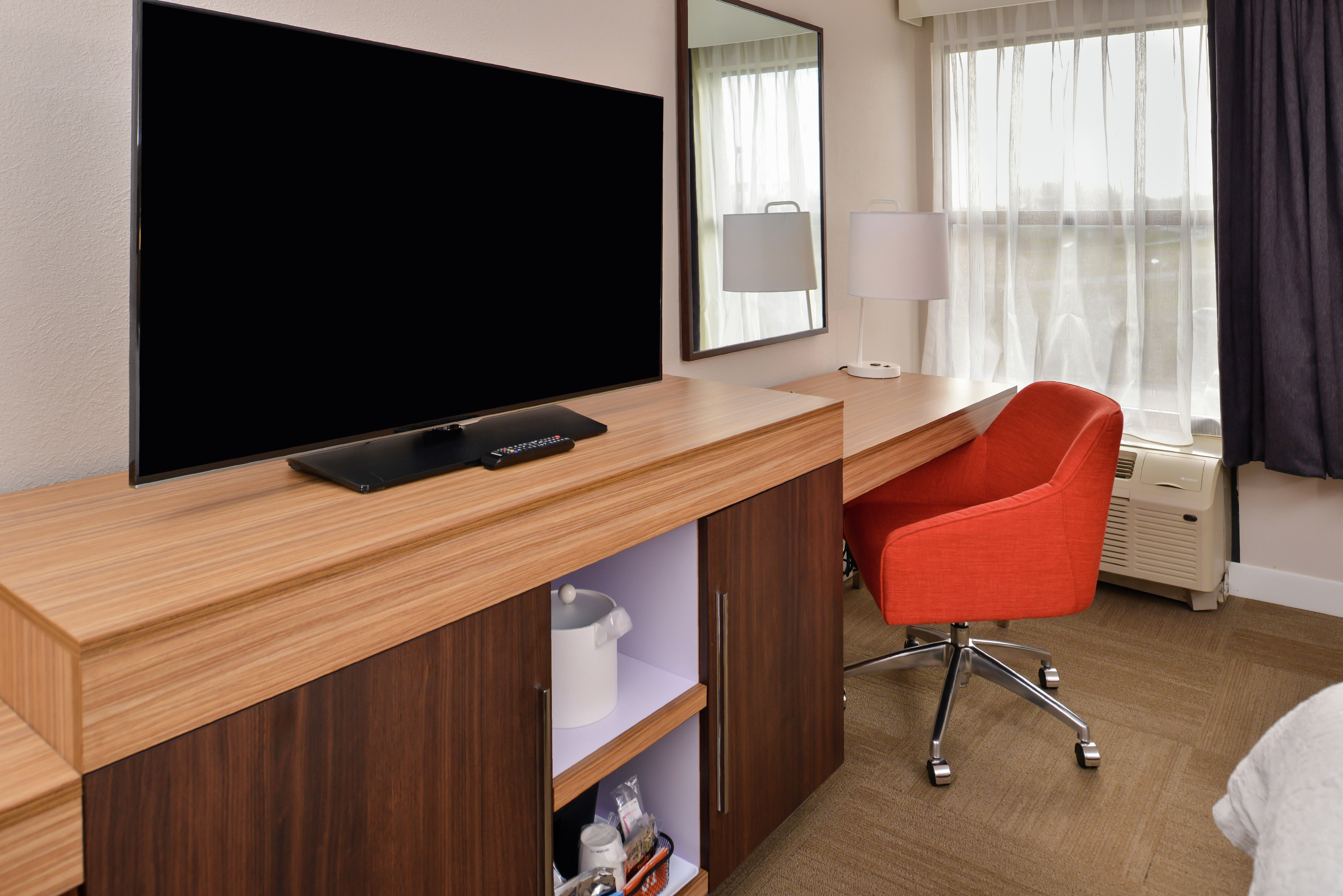 Work Desk, HDTV, Room Amenities