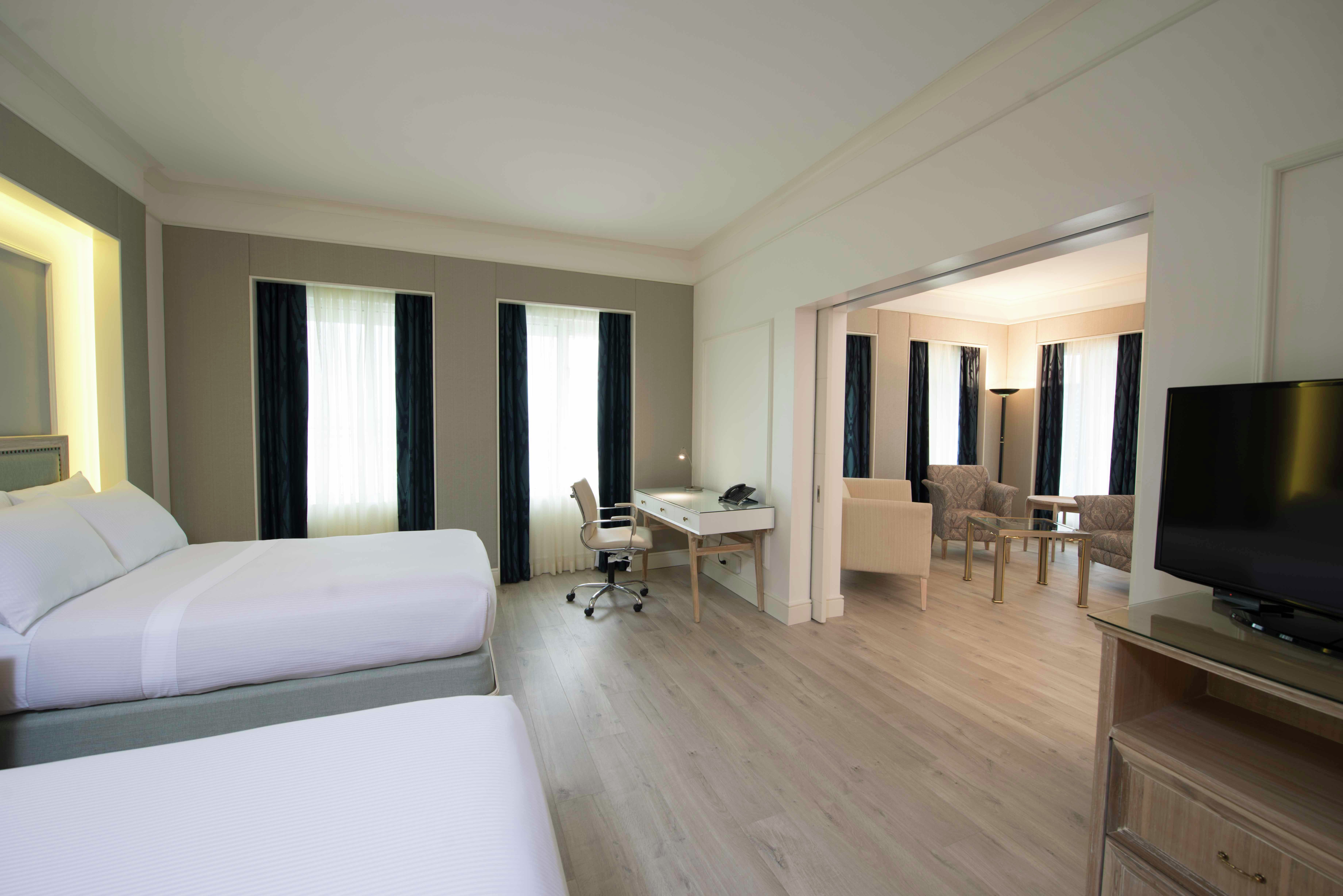 Executive 2 Queen Suite with Desk and TV