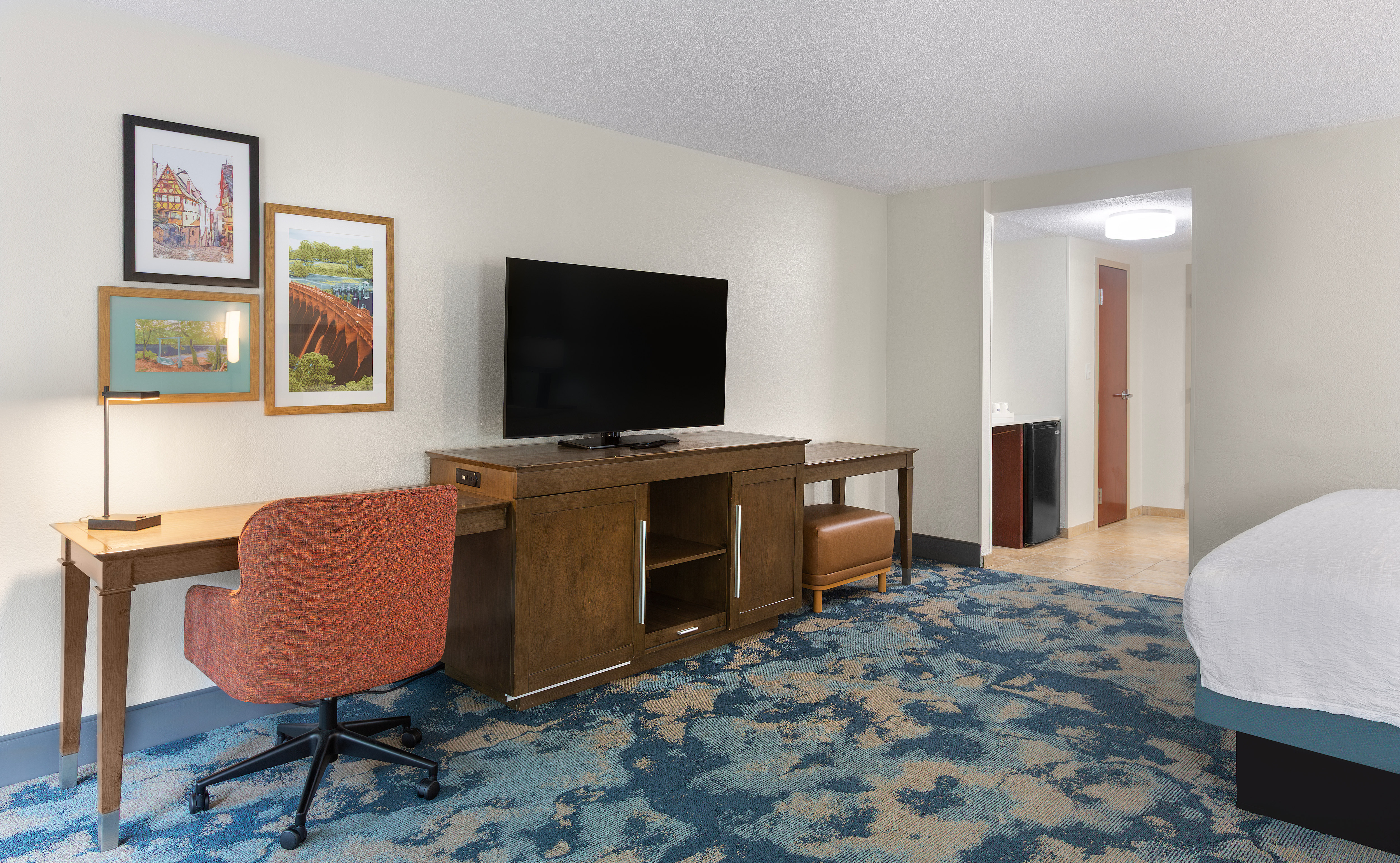 Guest room with television cabinet and work desk with chair