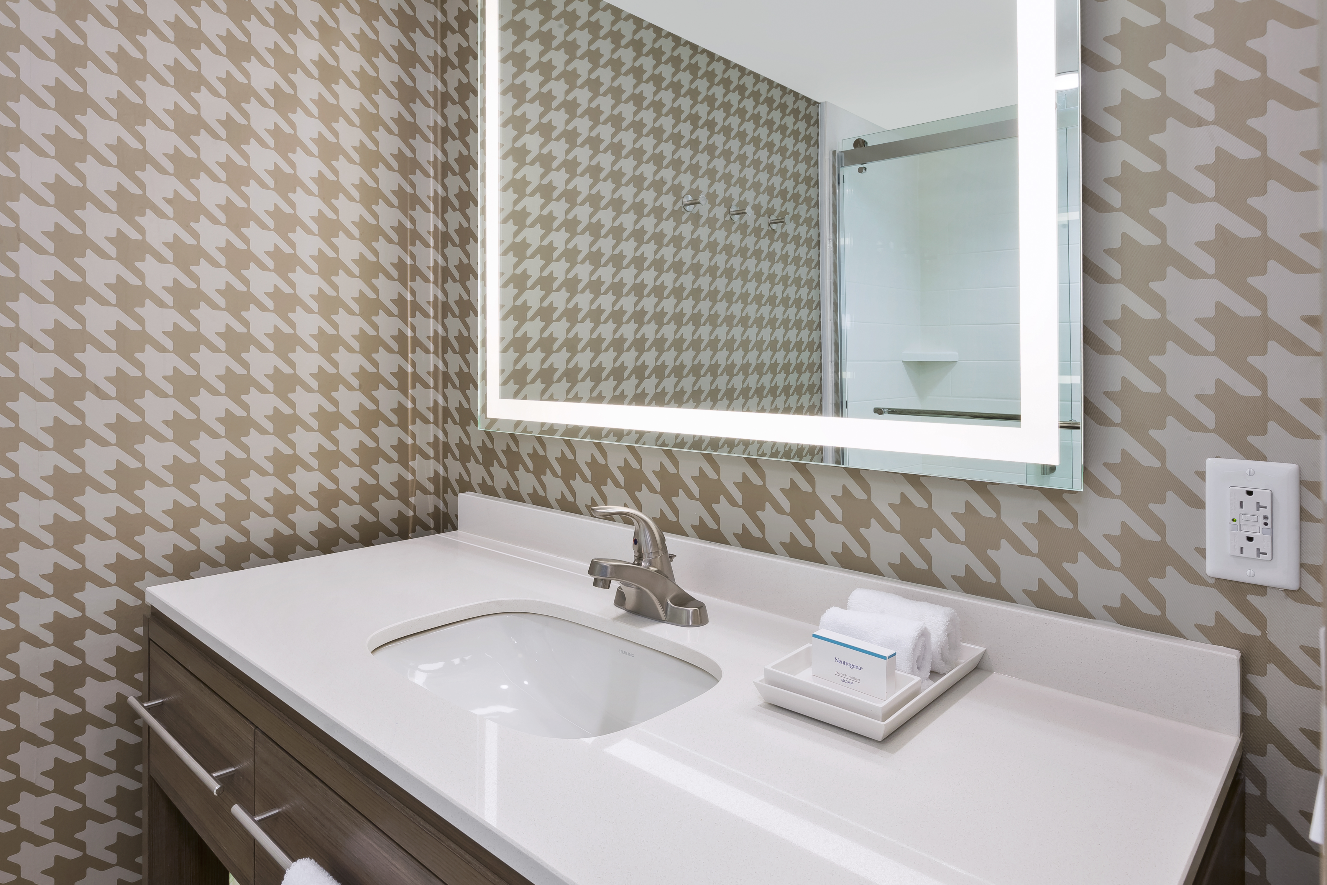 King studio with large bath