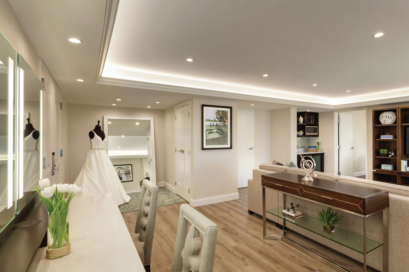 Single King Bedroom Bridal Suite Guestroom