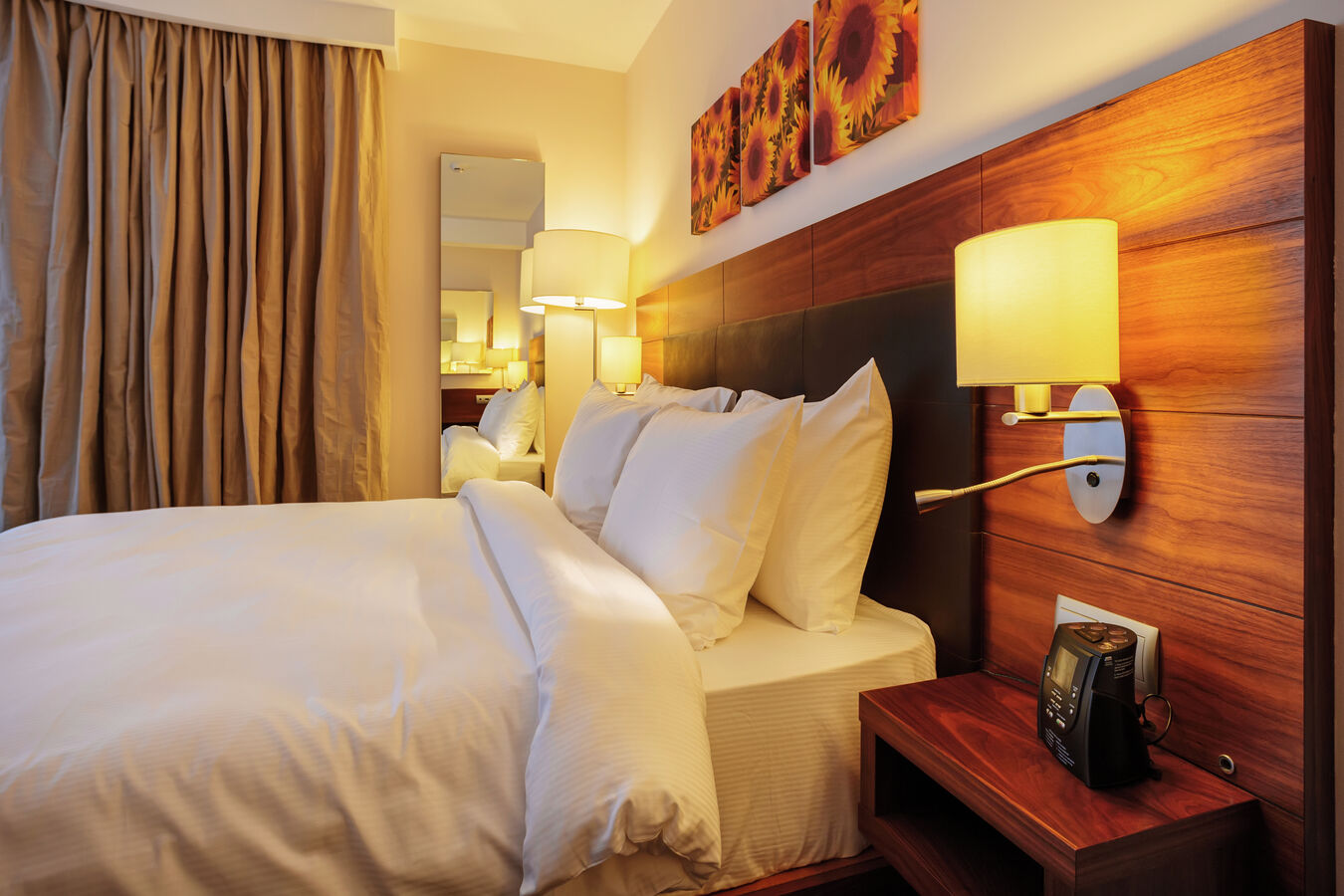 King Panoramic Room Bed View