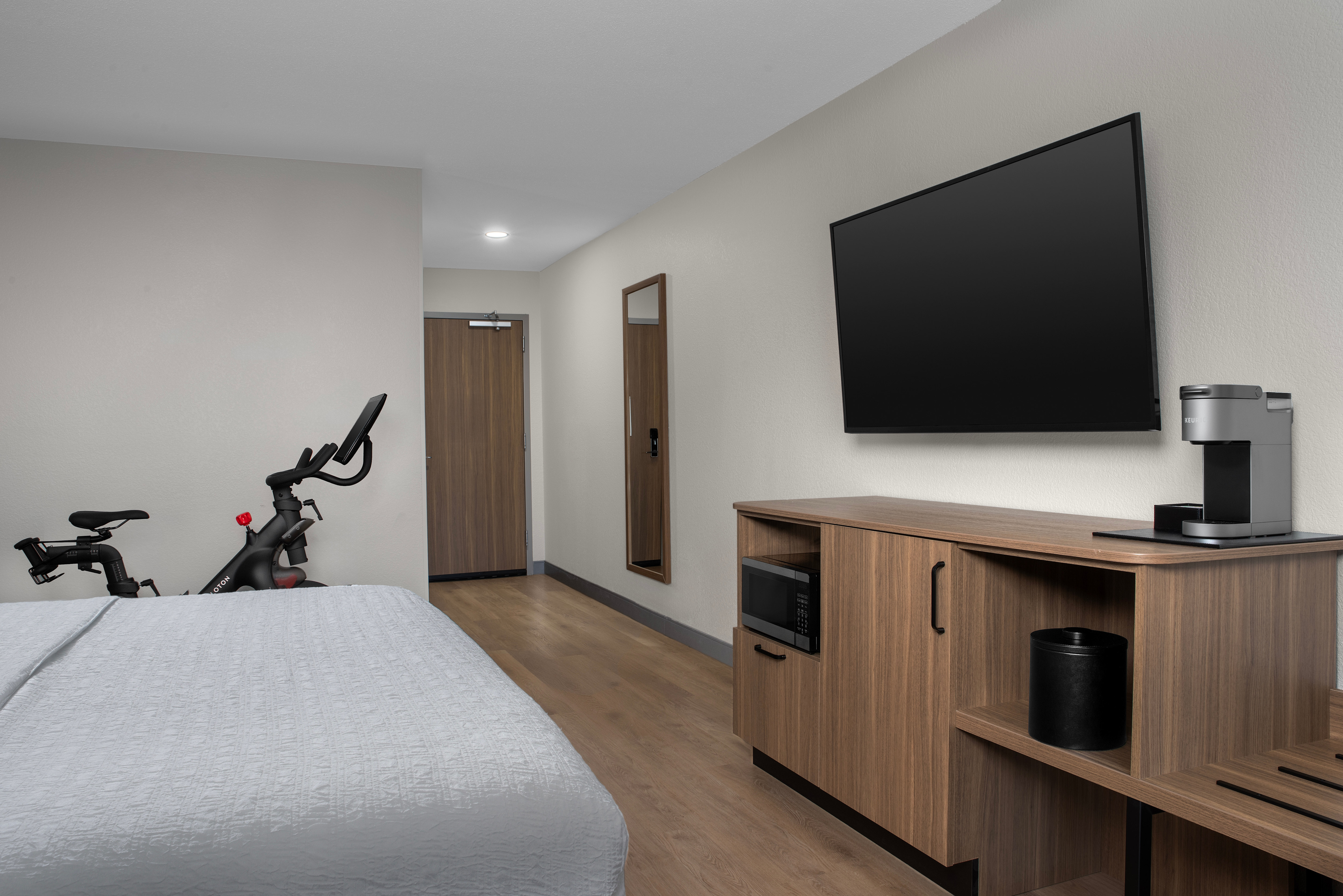 Guest Room with 1 Peloton Bike