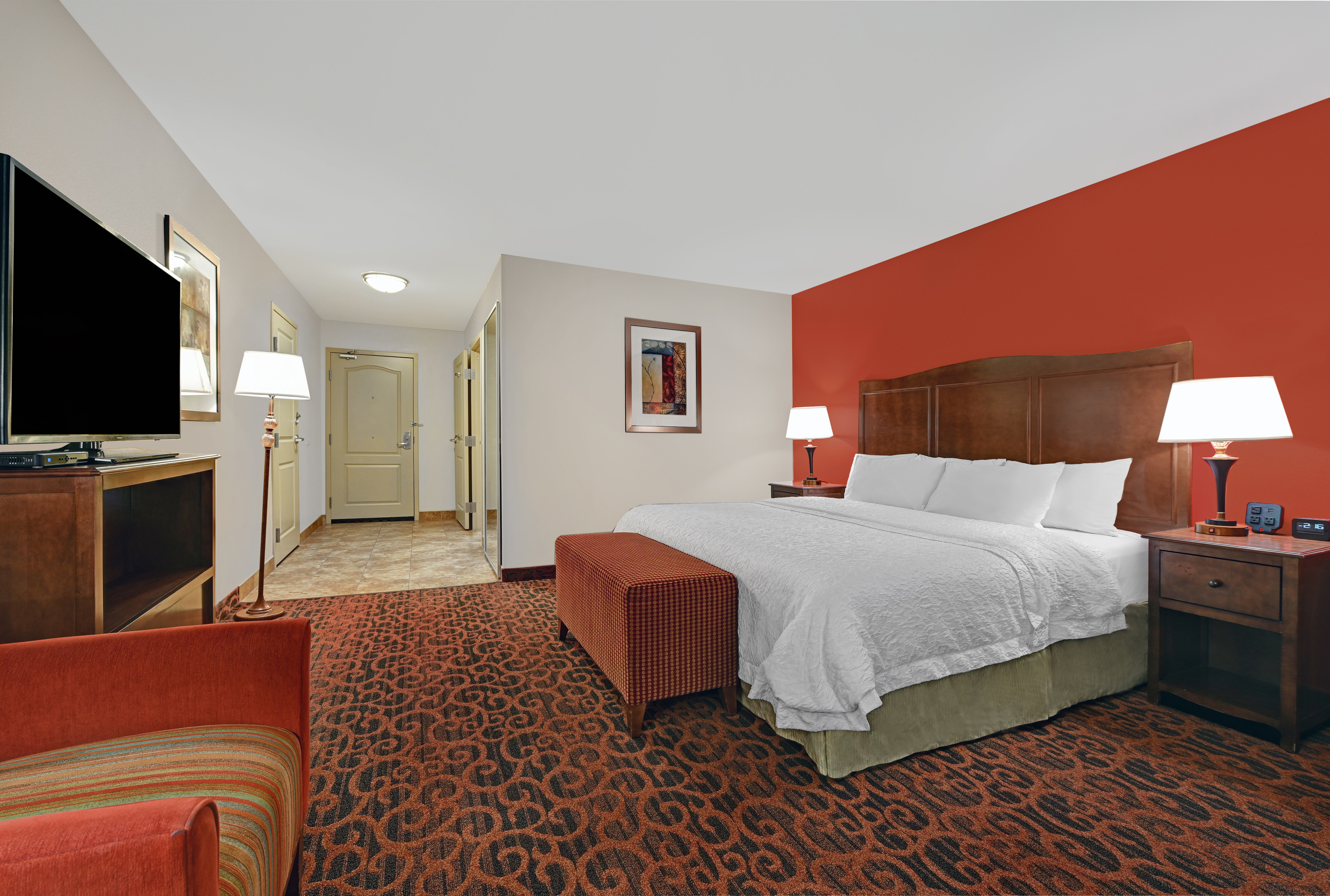 客房、 1 張特大床、電視