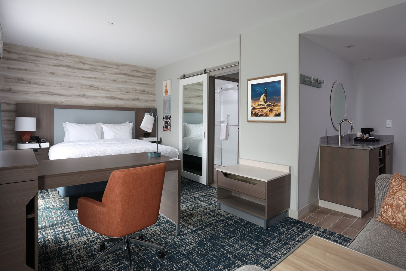 King Guestroom With Wet Bar
