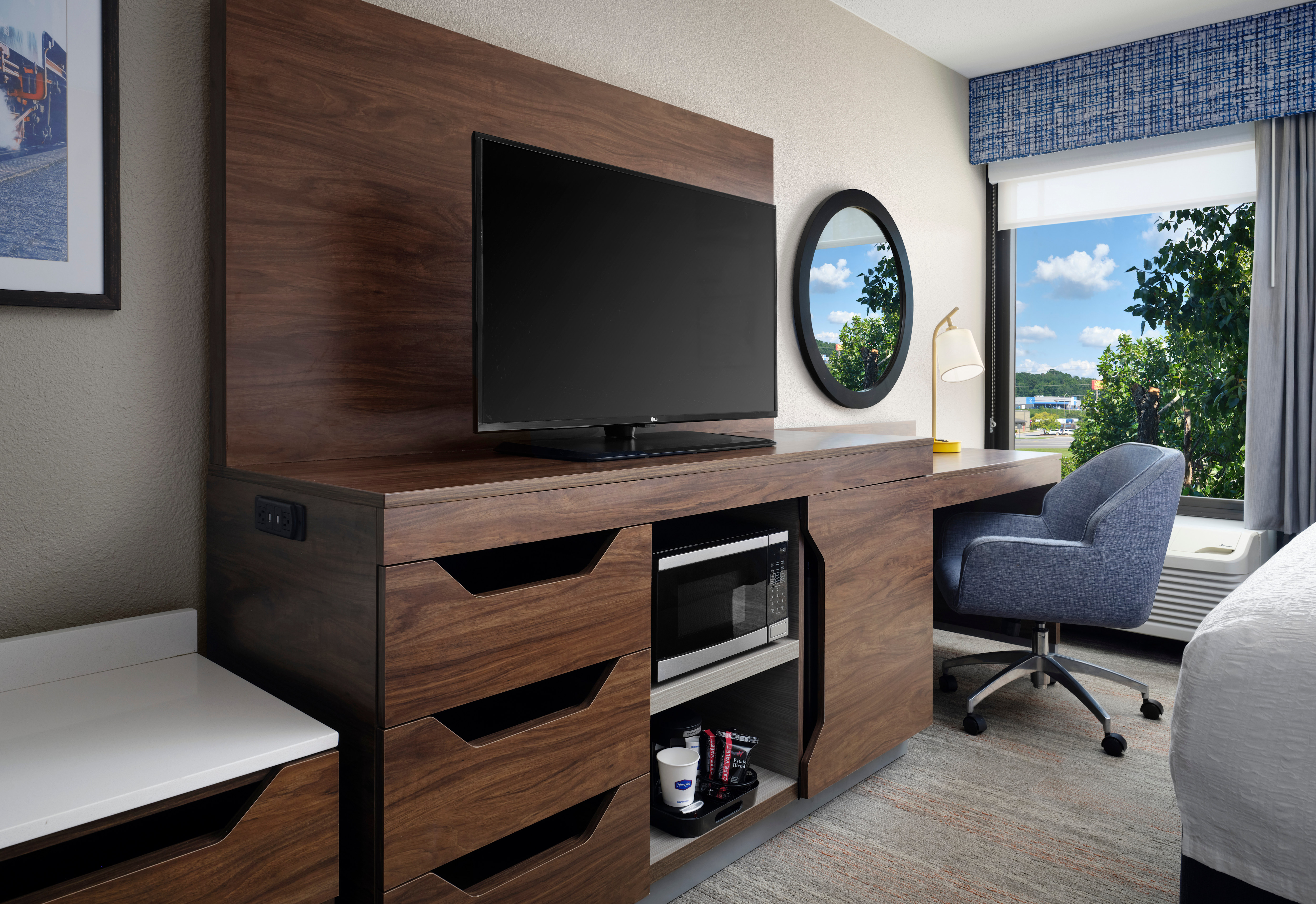 TV and Desk Area in a Guest Room with Microwave and Coffeemaker