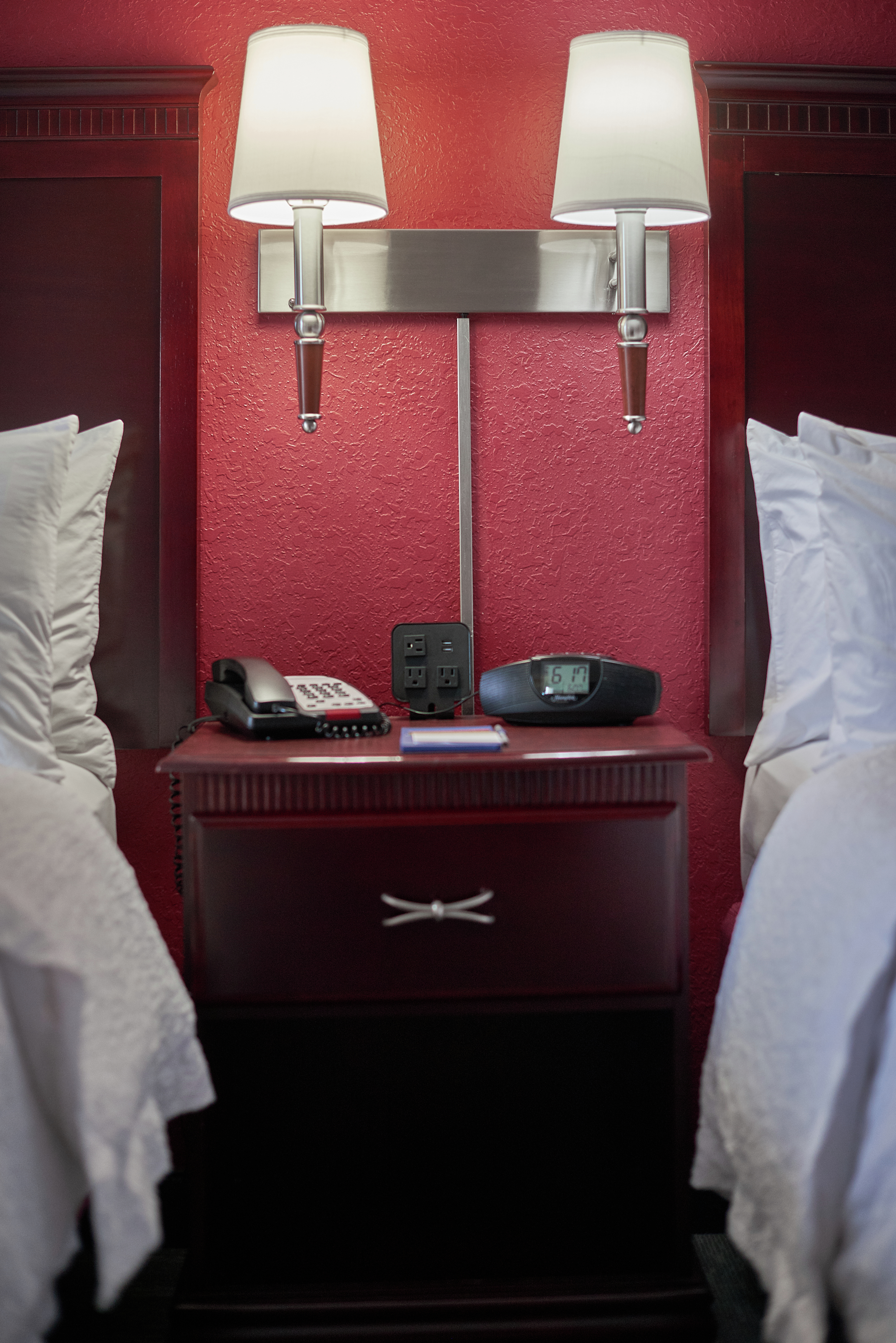 Double Queen Guest Bedroom with Center Lamps
