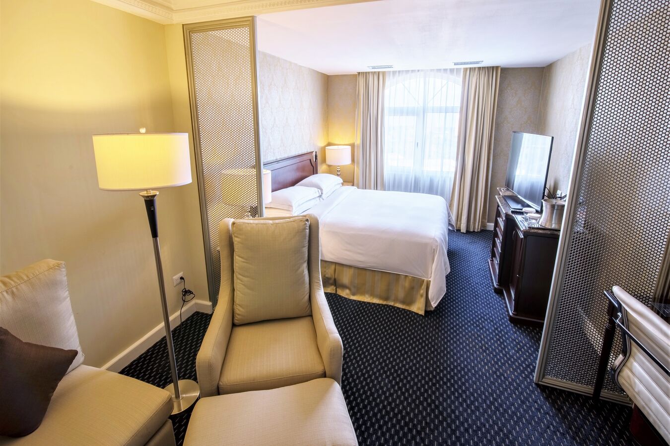 King Junior Suite with King Bed and seating area