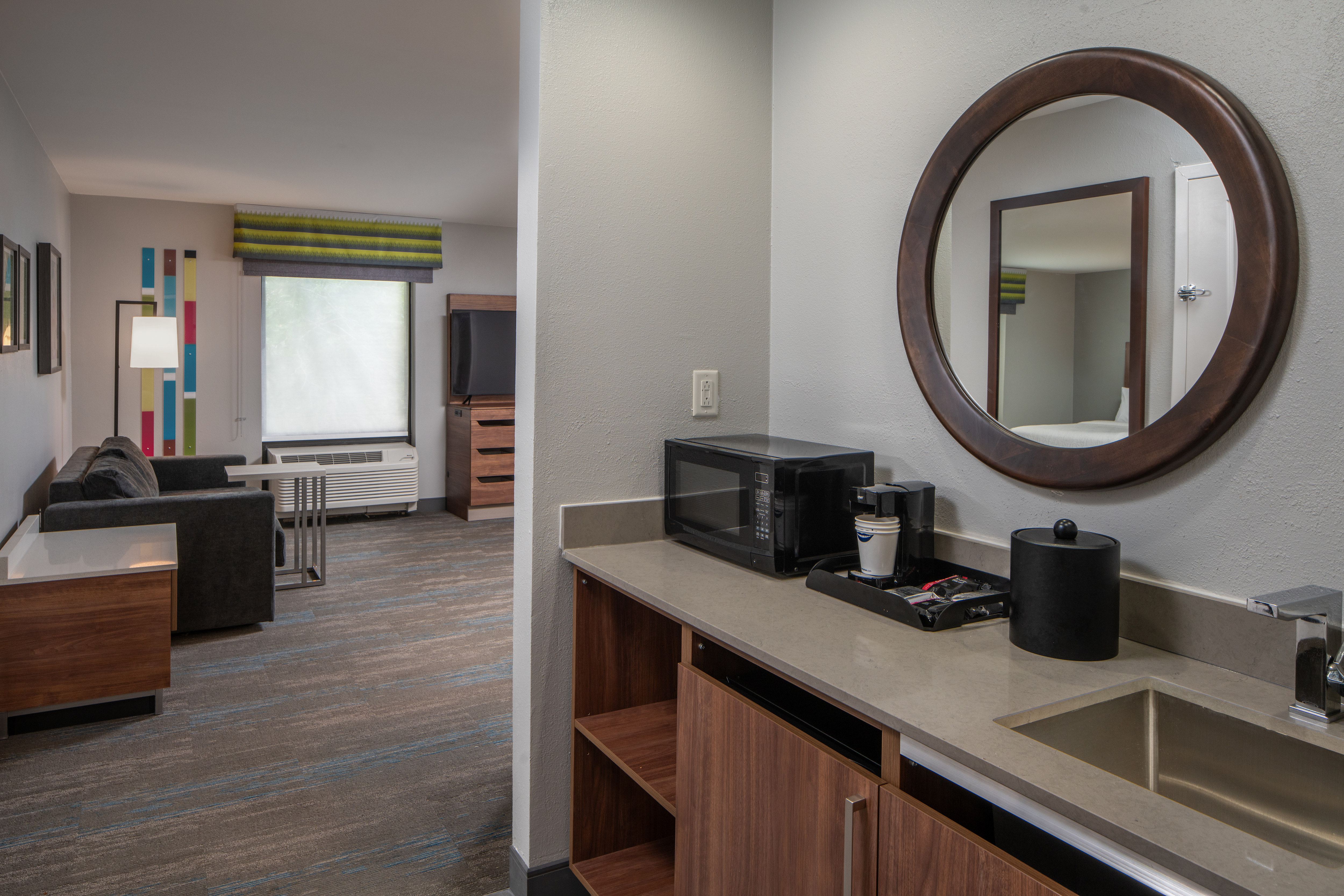 Wet Bar with Microwave and Lounge Area