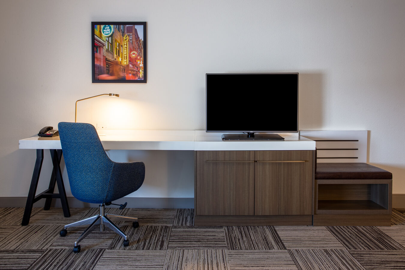 tv and desk in room