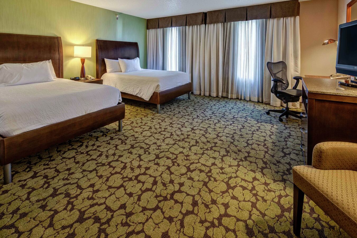 2 Queen bed deluxe room.