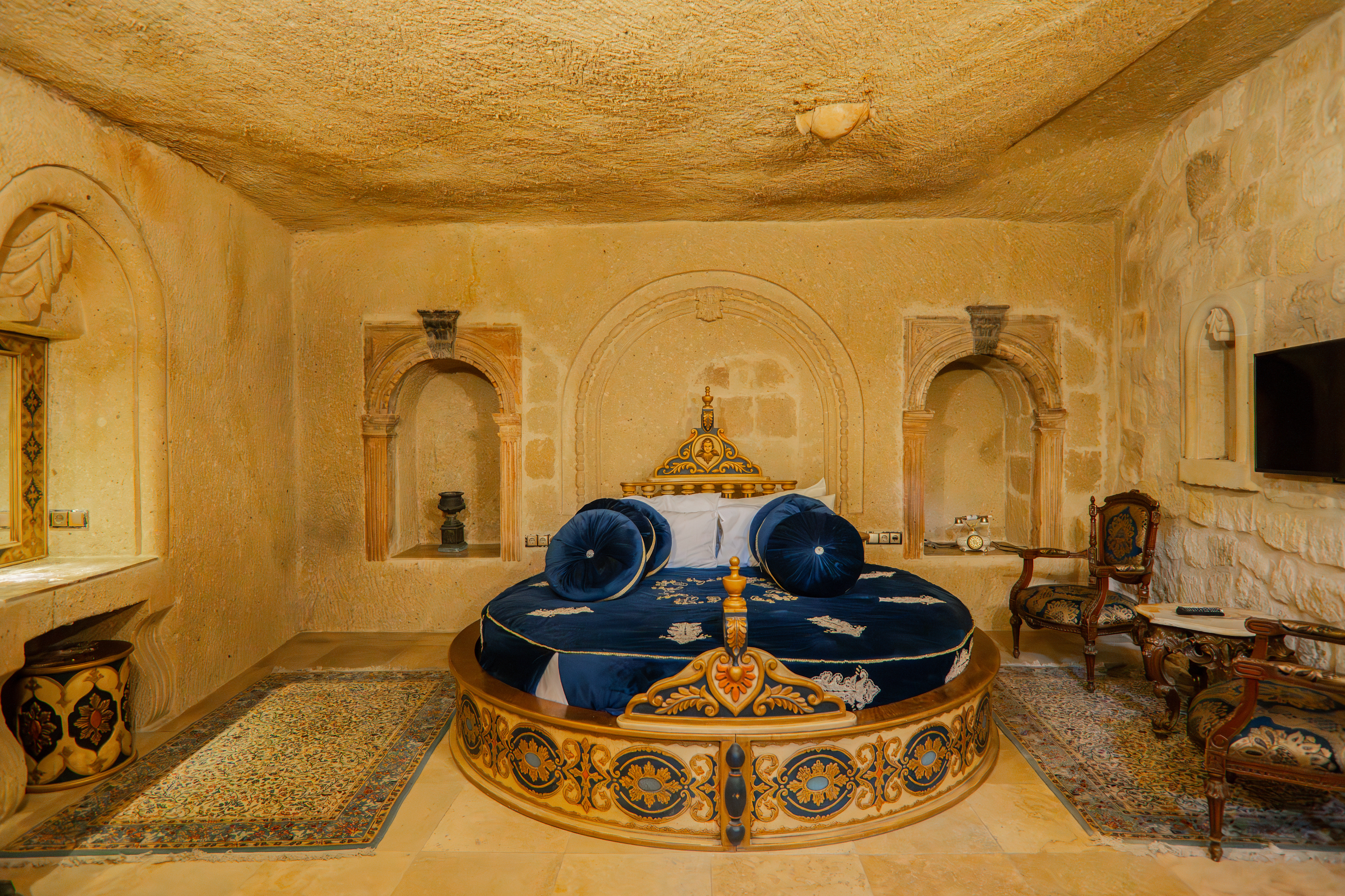 圓床Elika泳池套房