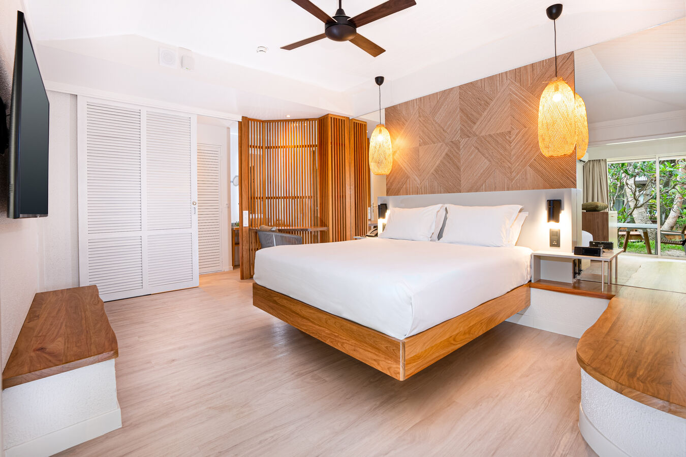Deluxe King Bedroom With TV