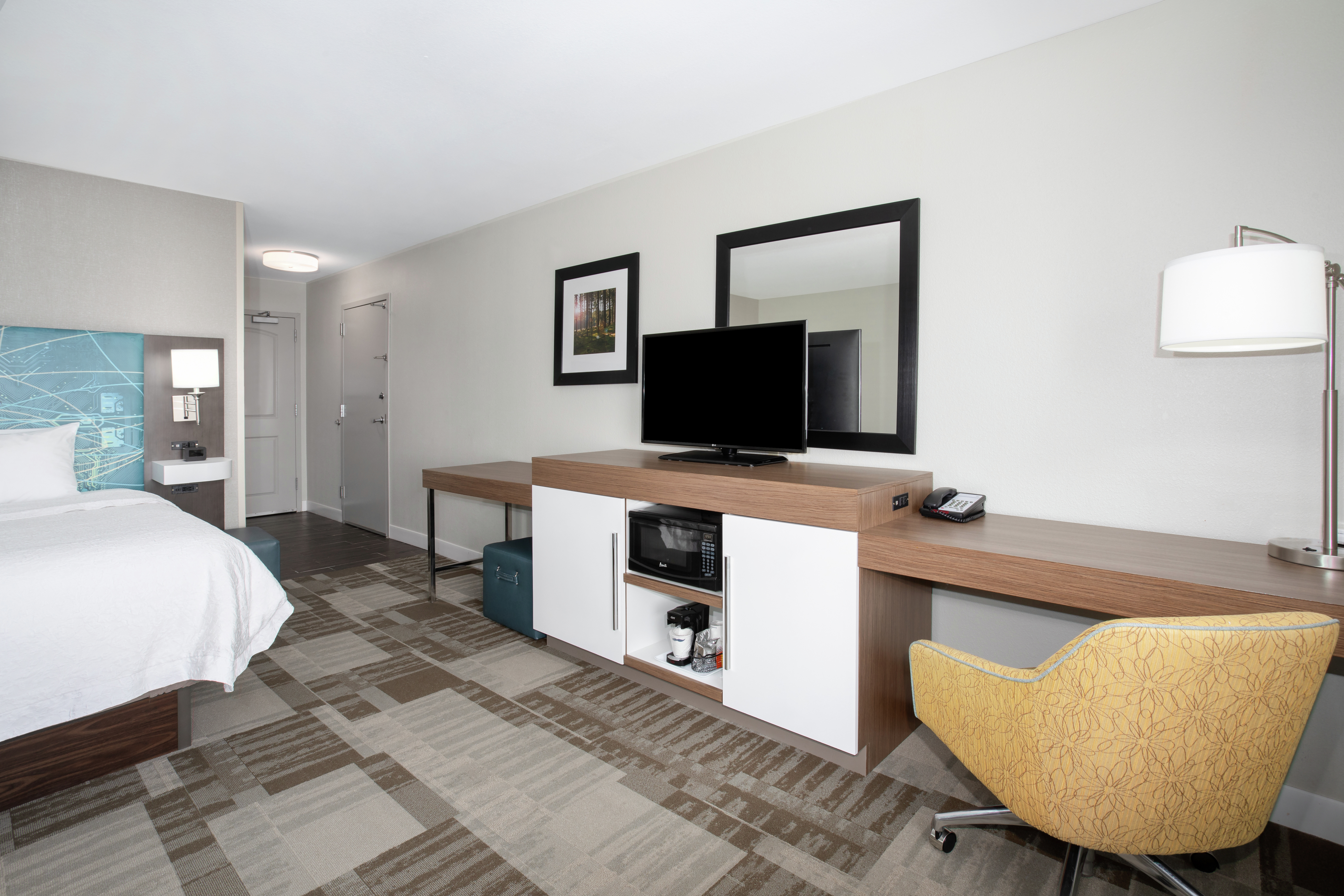 King Study with Work Desk and Television