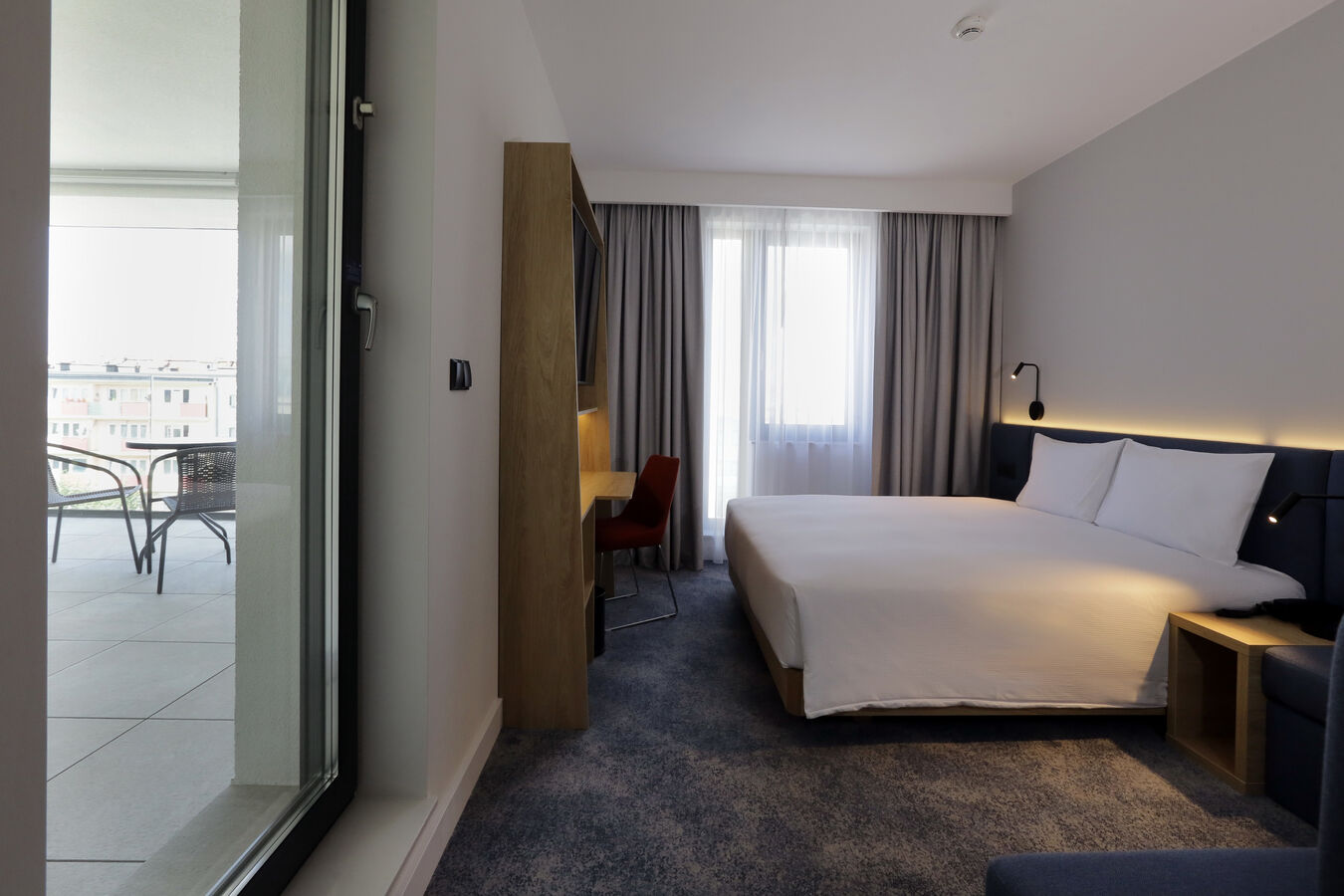 King Guest Room with Terrace and City View
