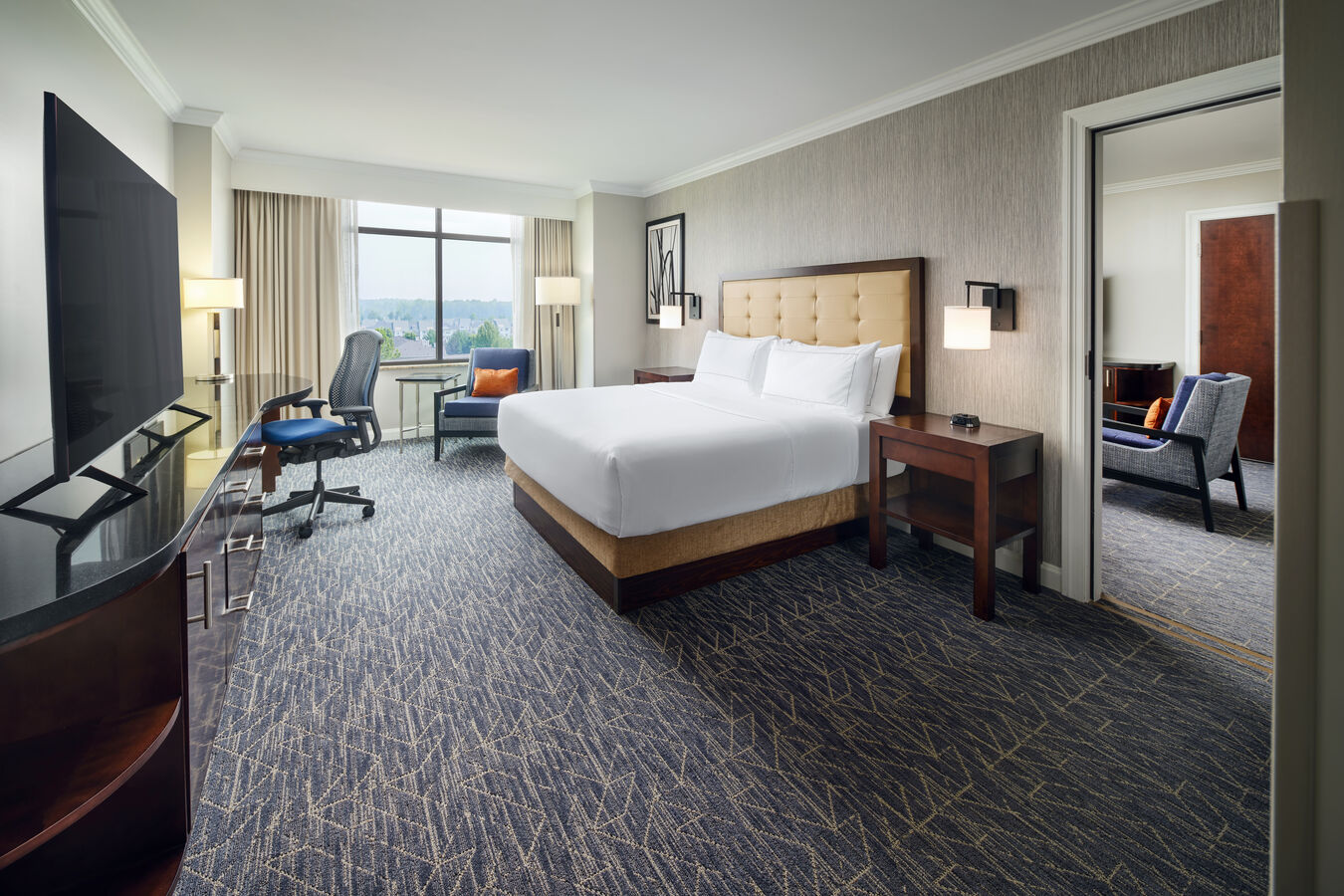 junior suite bedroom, 1 king bed, tv, work desk, window view