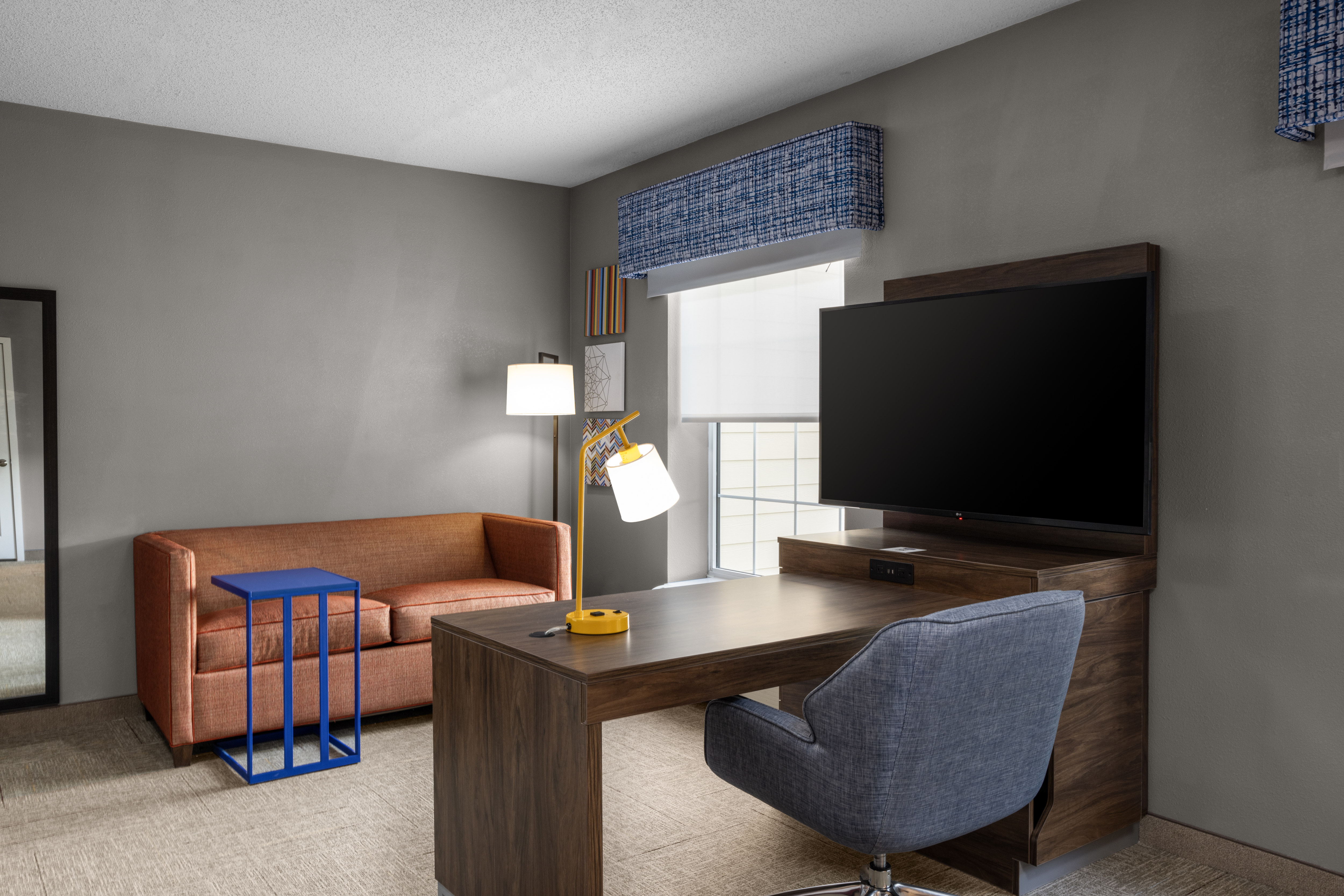 guest suite work desk, tv, sofa