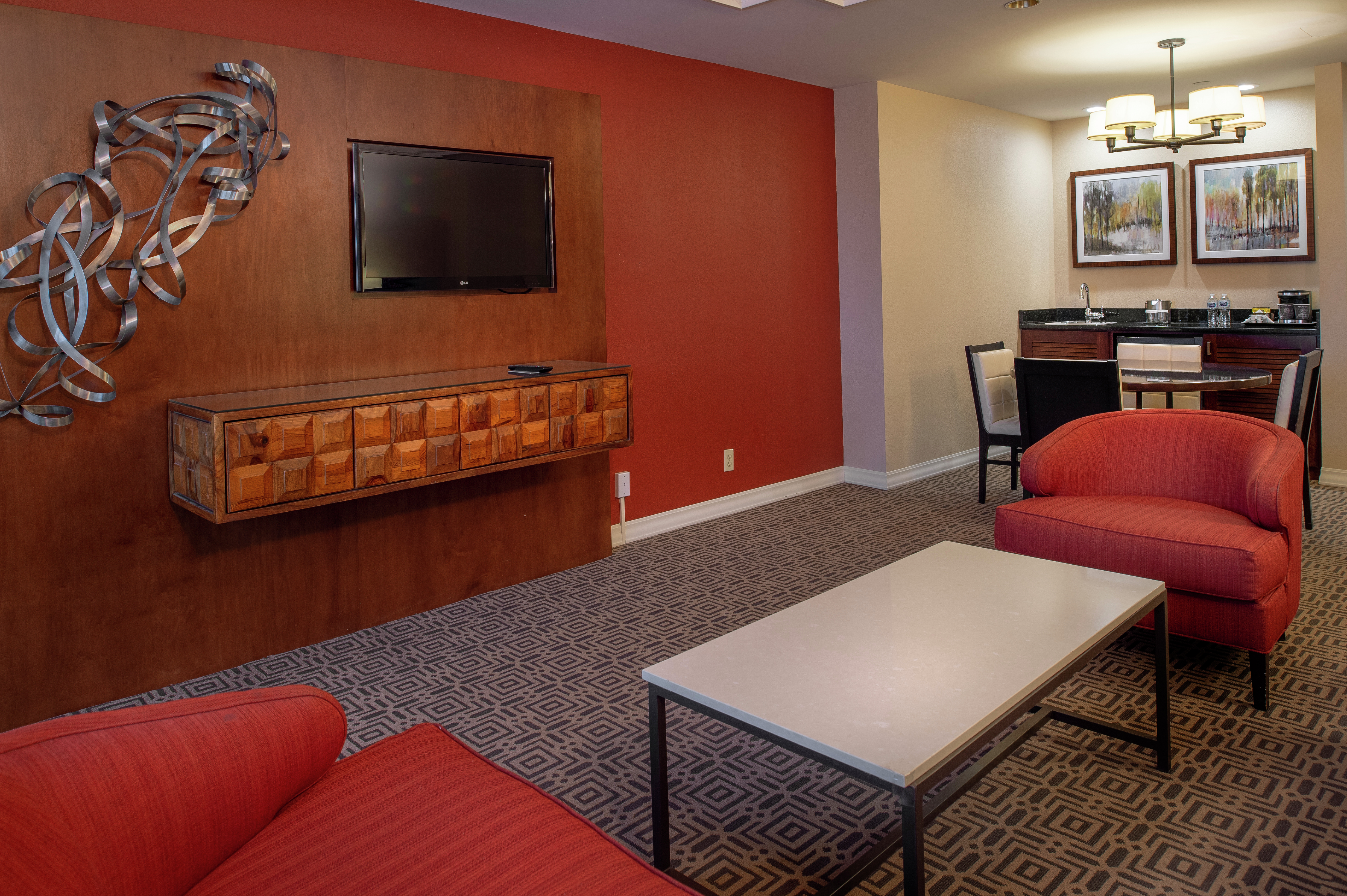 King Executive Suite with Living Area, Dining Area, Wet Bar, and Room Technology