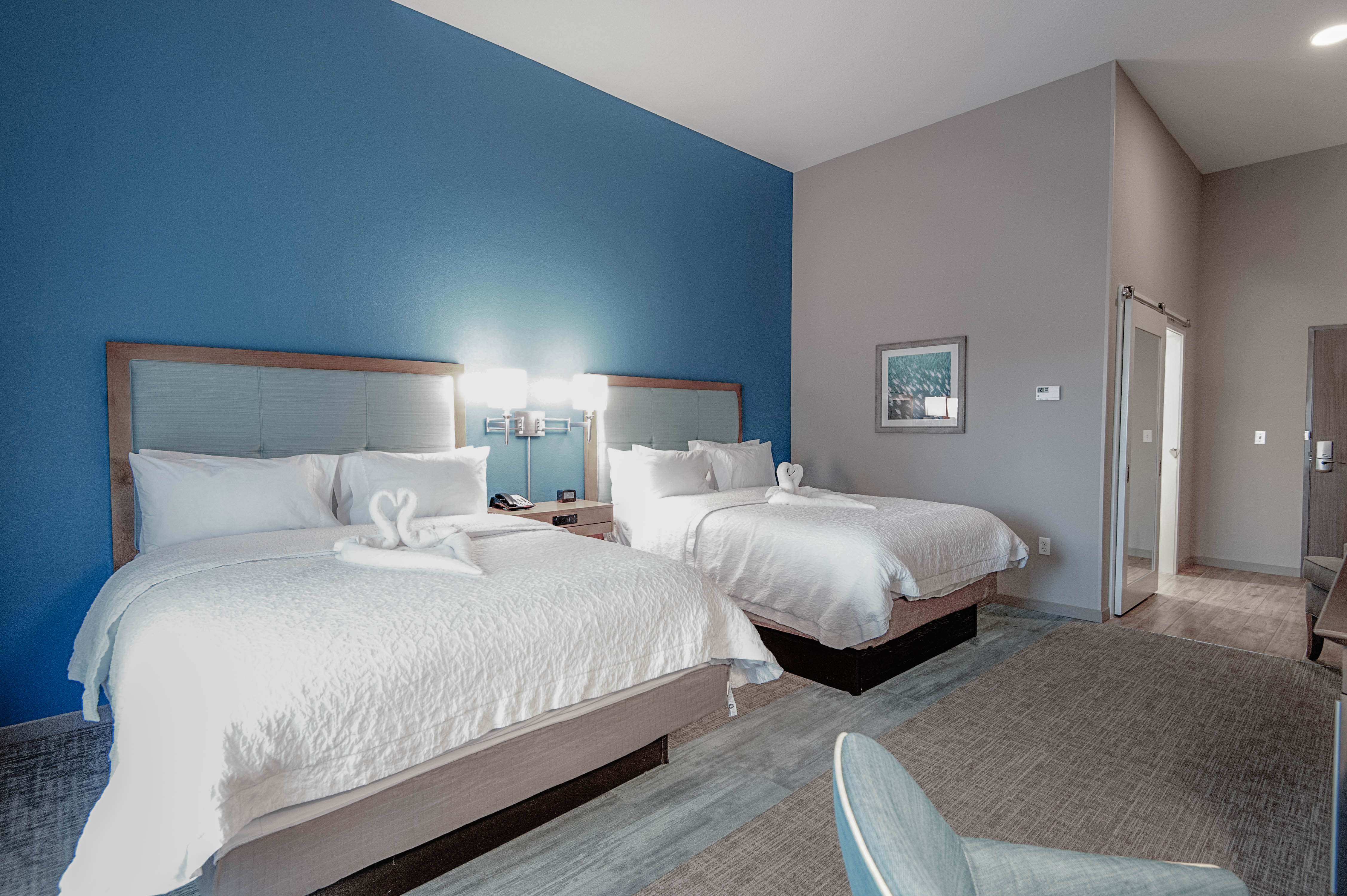 2 Queen Beds Guest Room, Window Open